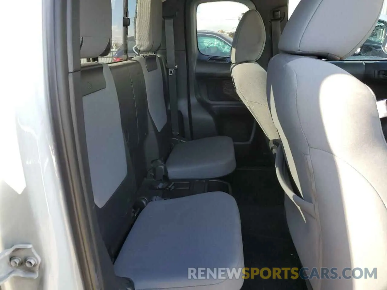 10 fotografías del automóvil dañado 5TFRX5GNXKX158504 TOYOTA TACOMA 2019