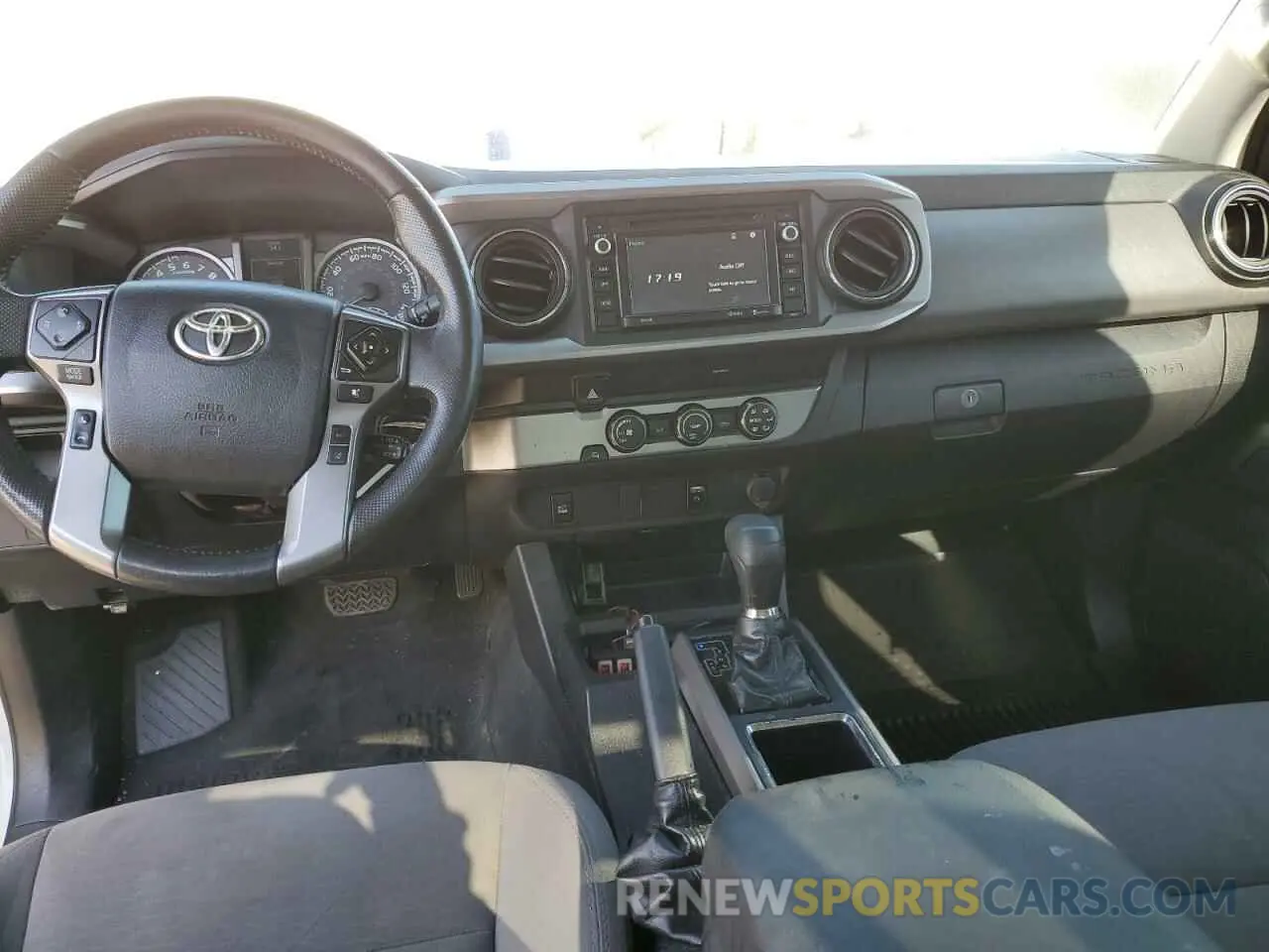 8 fotografías del automóvil dañado 5TFRX5GNXKX158504 TOYOTA TACOMA 2019