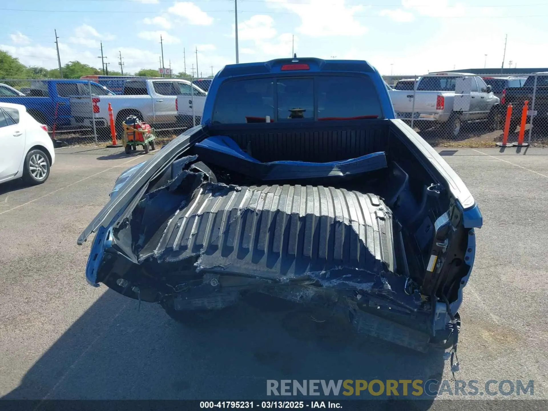 17 fotografías del automóvil dañado 5TFRZ5CN4KX082052 TOYOTA TACOMA 2019