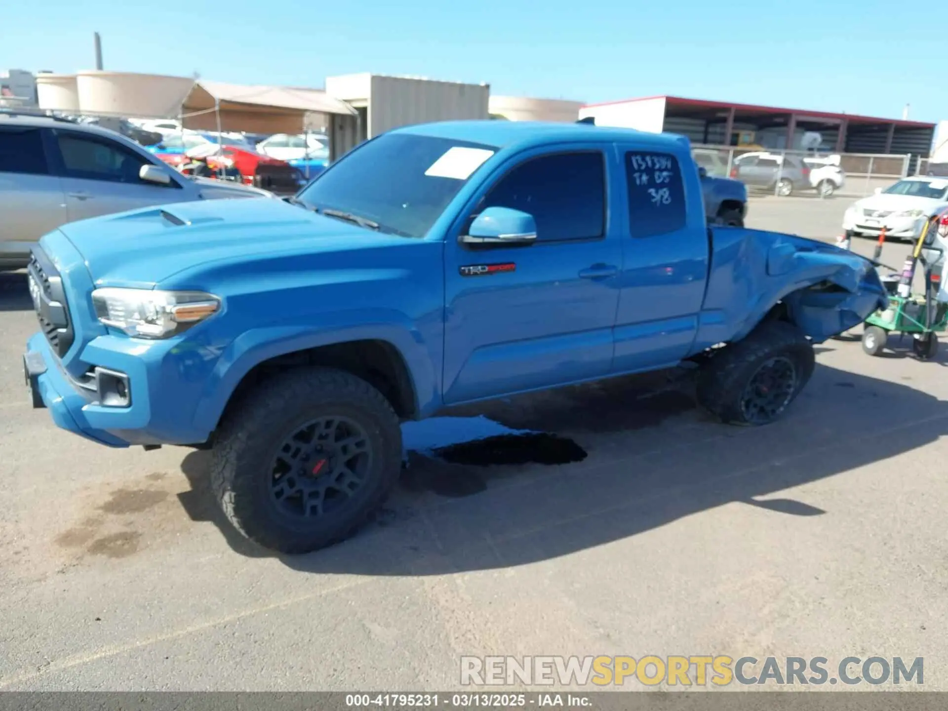 2 fotografías del automóvil dañado 5TFRZ5CN4KX082052 TOYOTA TACOMA 2019