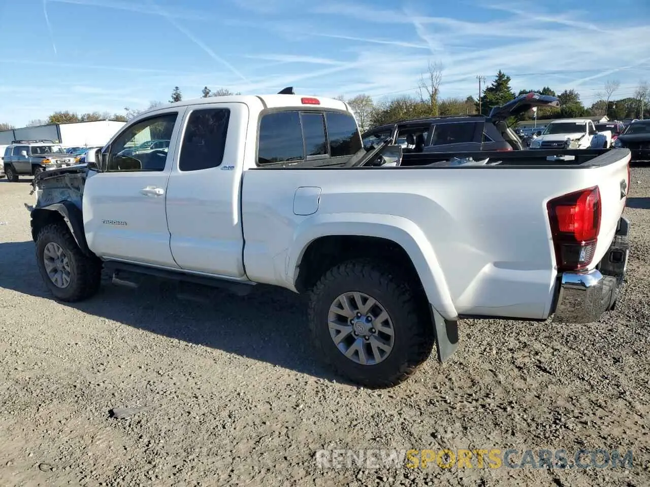 2 fotografías del automóvil dañado 5TFRZ5CN8KX072852 TOYOTA TACOMA 2019