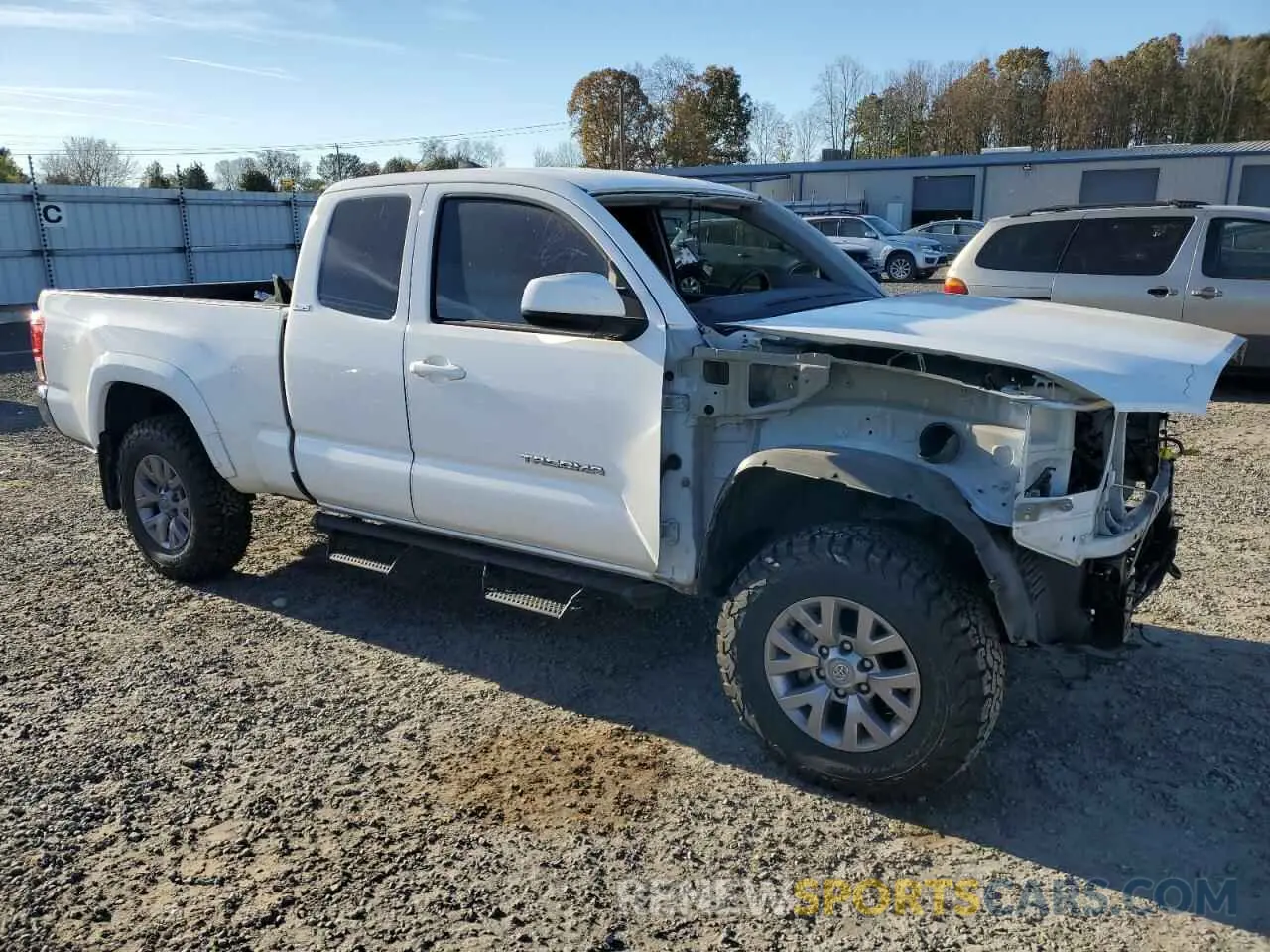 4 fotografías del automóvil dañado 5TFRZ5CN8KX072852 TOYOTA TACOMA 2019
