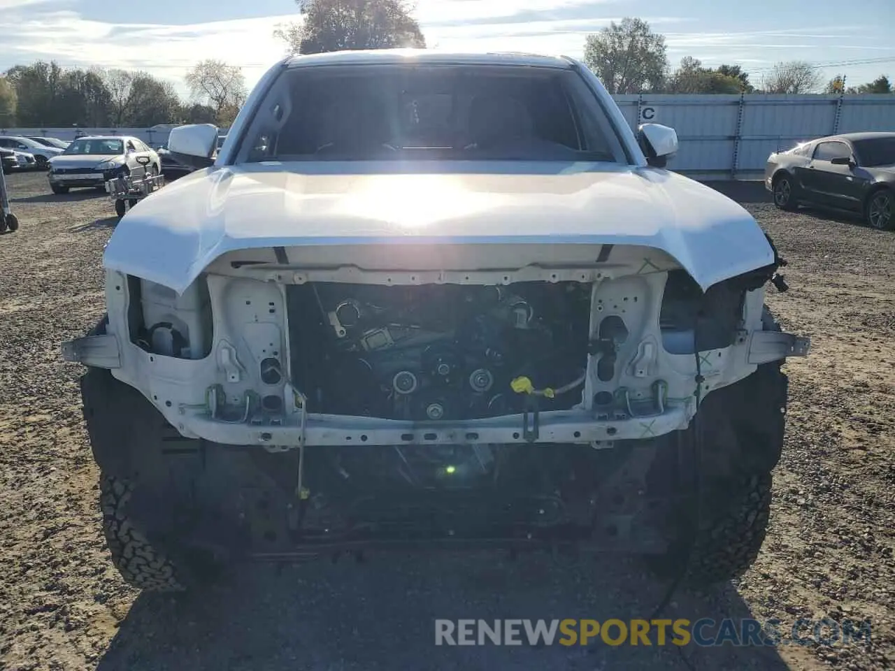 5 fotografías del automóvil dañado 5TFRZ5CN8KX072852 TOYOTA TACOMA 2019