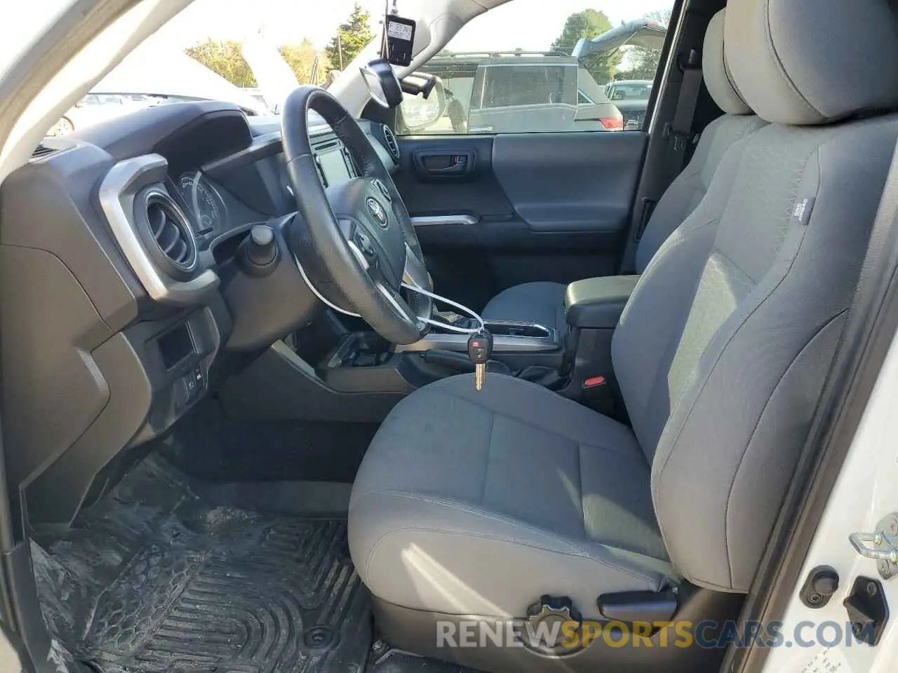 7 fotografías del automóvil dañado 5TFRZ5CN8KX072852 TOYOTA TACOMA 2019