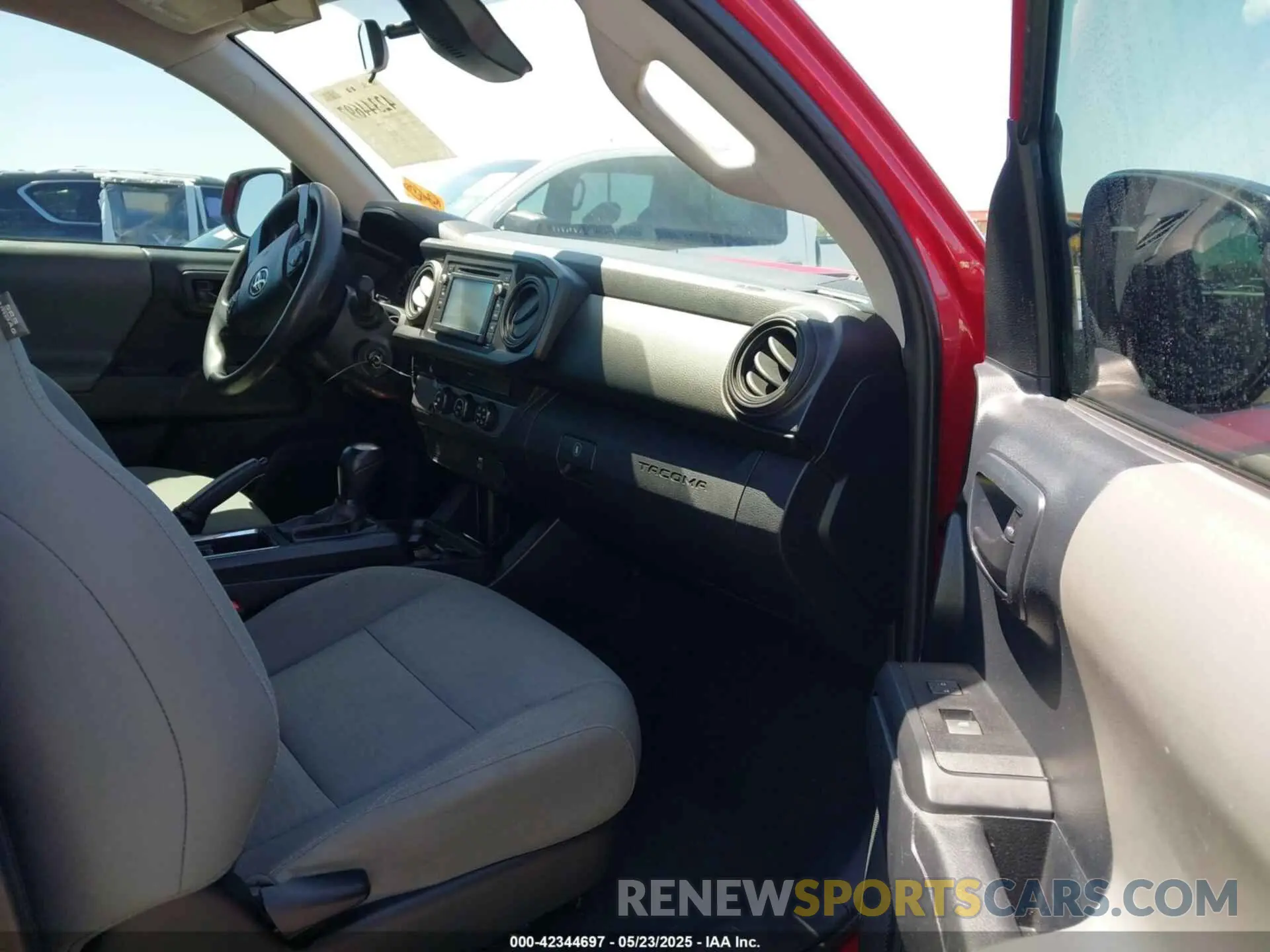5 fotografías del automóvil dañado 5TFRZ5CN9KX081124 TOYOTA TACOMA 2019