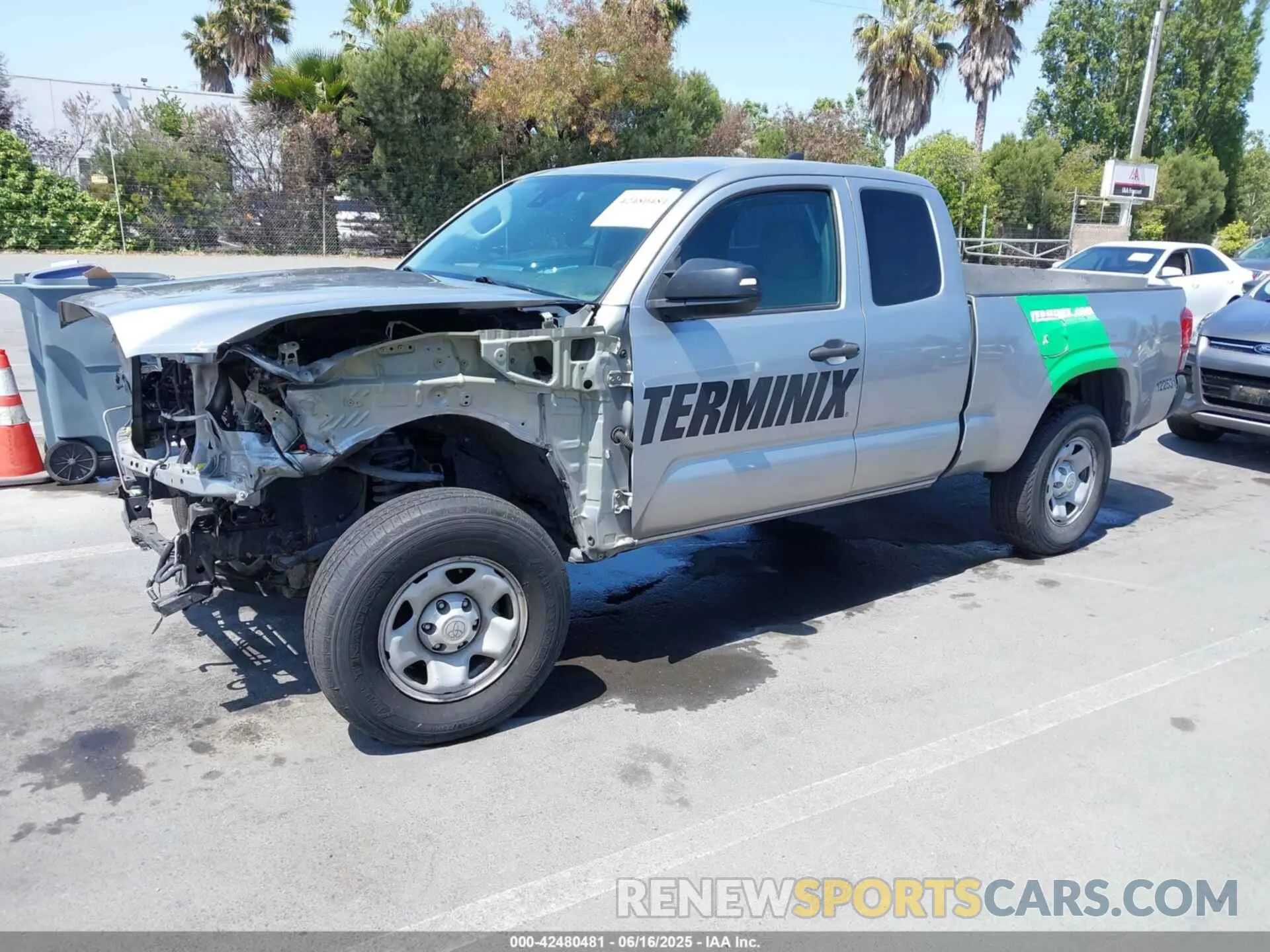 2 fotografías del automóvil dañado 5TFSX5EN2KX067912 TOYOTA TACOMA 2019