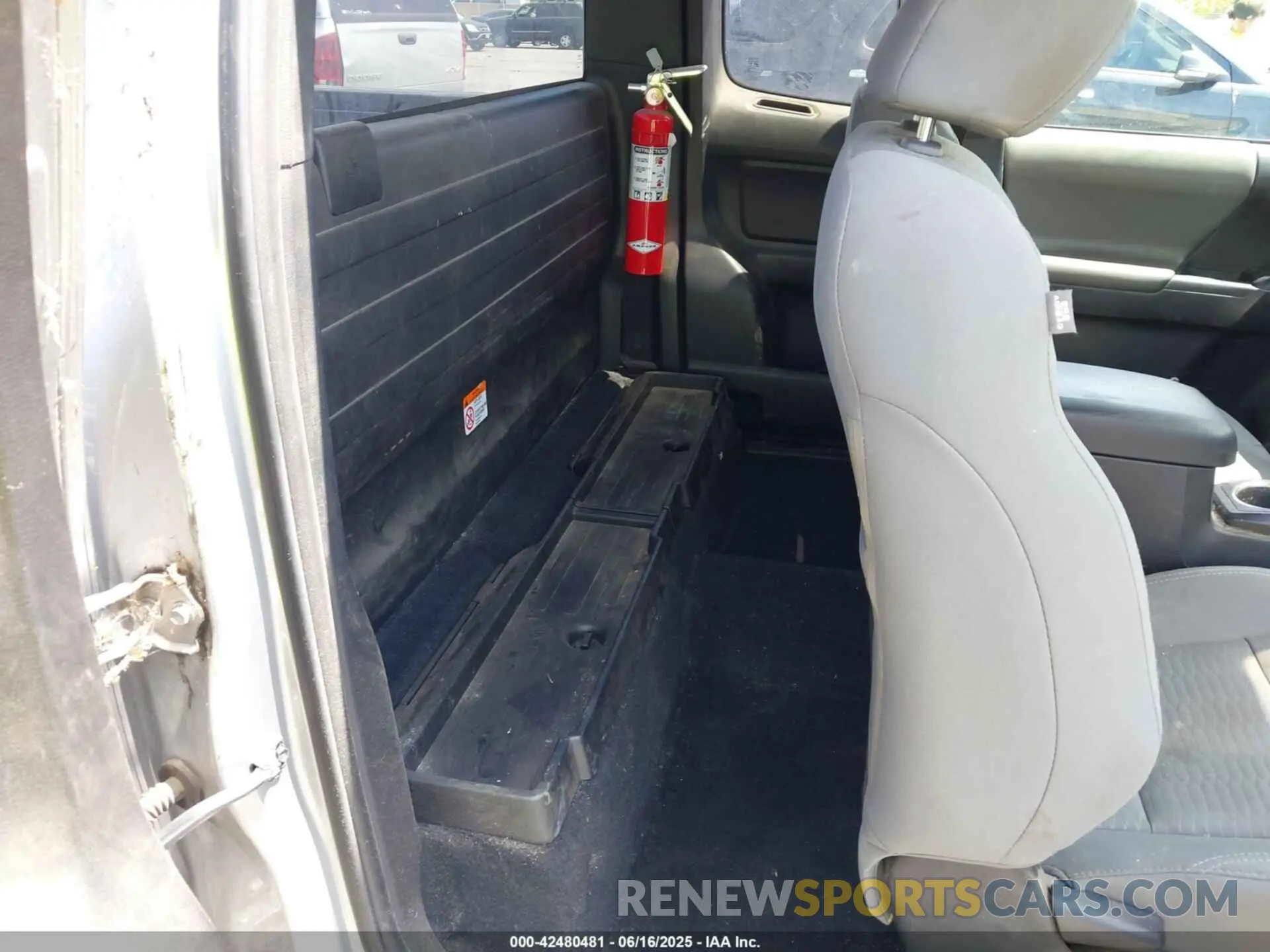 8 fotografías del automóvil dañado 5TFSX5EN2KX067912 TOYOTA TACOMA 2019