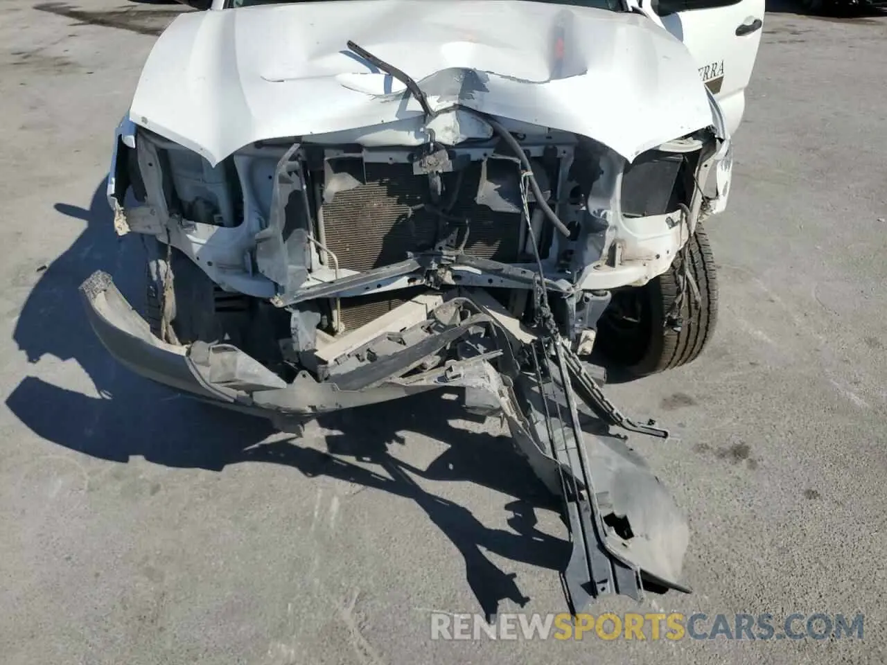 12 fotografías del automóvil dañado 5TFSX5EN5KX070111 TOYOTA TACOMA 2019