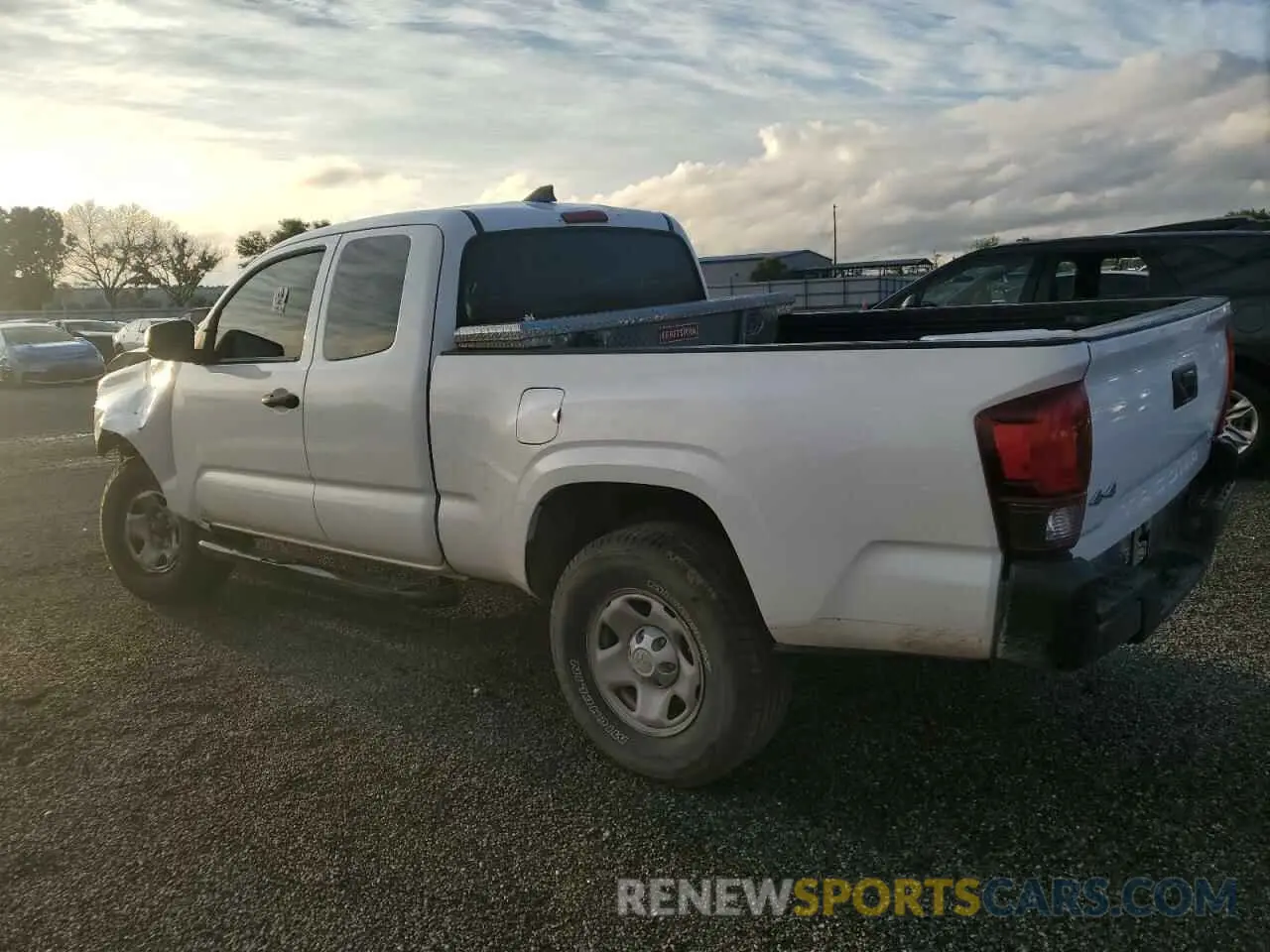 2 fotografías del automóvil dañado 5TFSX5EN5KX070111 TOYOTA TACOMA 2019