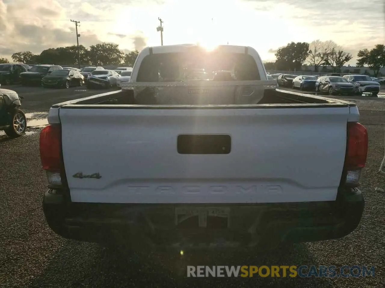 6 fotografías del automóvil dañado 5TFSX5EN5KX070111 TOYOTA TACOMA 2019