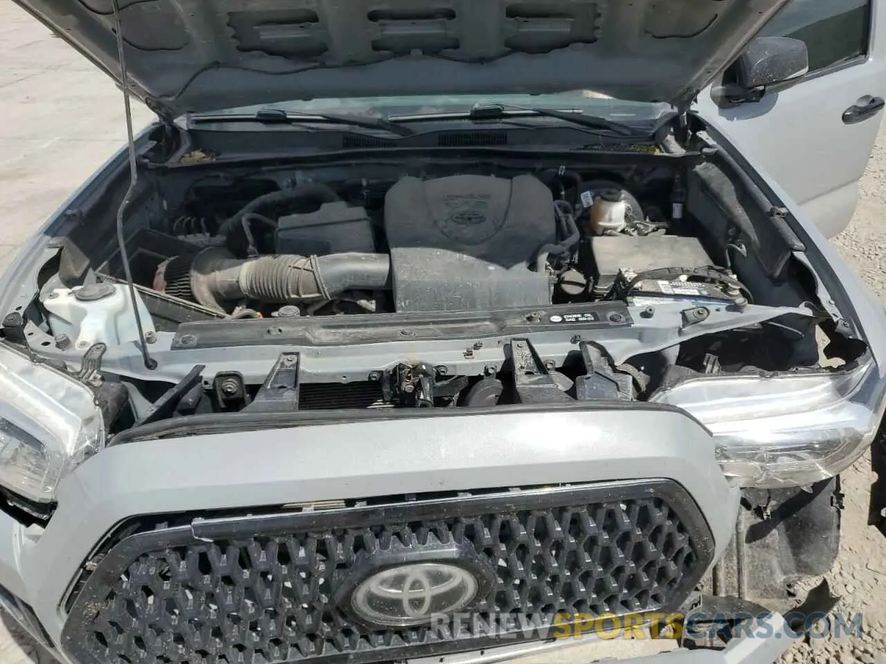 11 fotografías del automóvil dañado 5TFSZ5AN0KX181679 TOYOTA TACOMA 2019