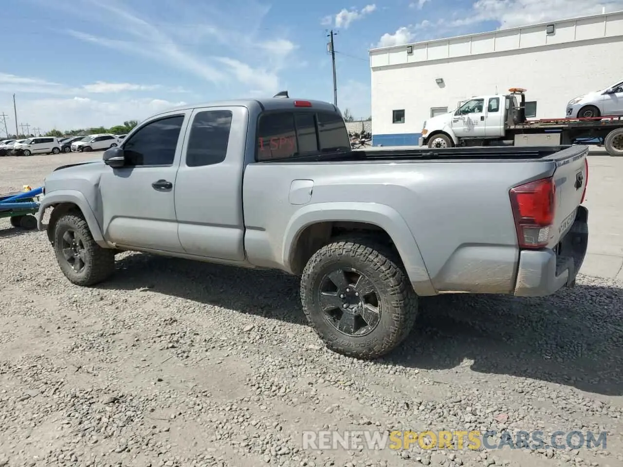 2 fotografías del automóvil dañado 5TFSZ5AN0KX181679 TOYOTA TACOMA 2019