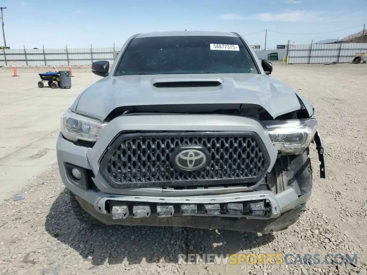 5 fotografías del automóvil dañado 5TFSZ5AN0KX181679 TOYOTA TACOMA 2019