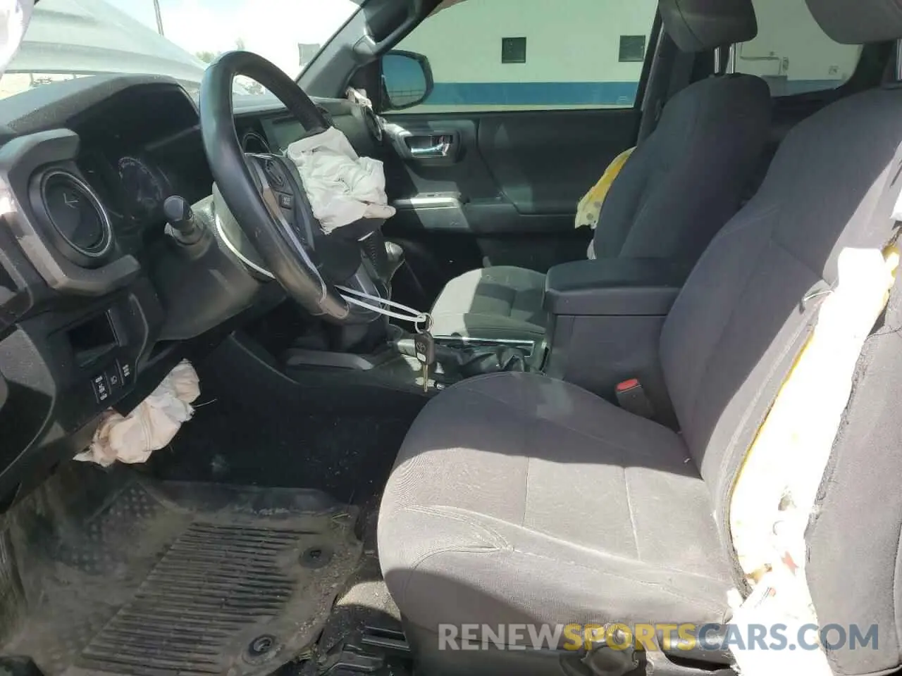 7 fotografías del automóvil dañado 5TFSZ5AN0KX181679 TOYOTA TACOMA 2019