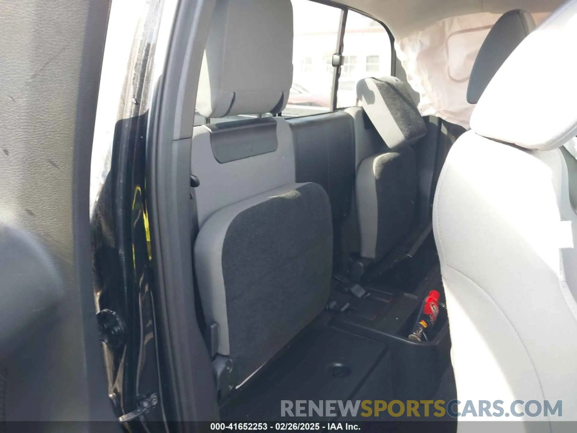 8 fotografías del automóvil dañado 5TFSZ5AN1KX180802 TOYOTA TACOMA 2019