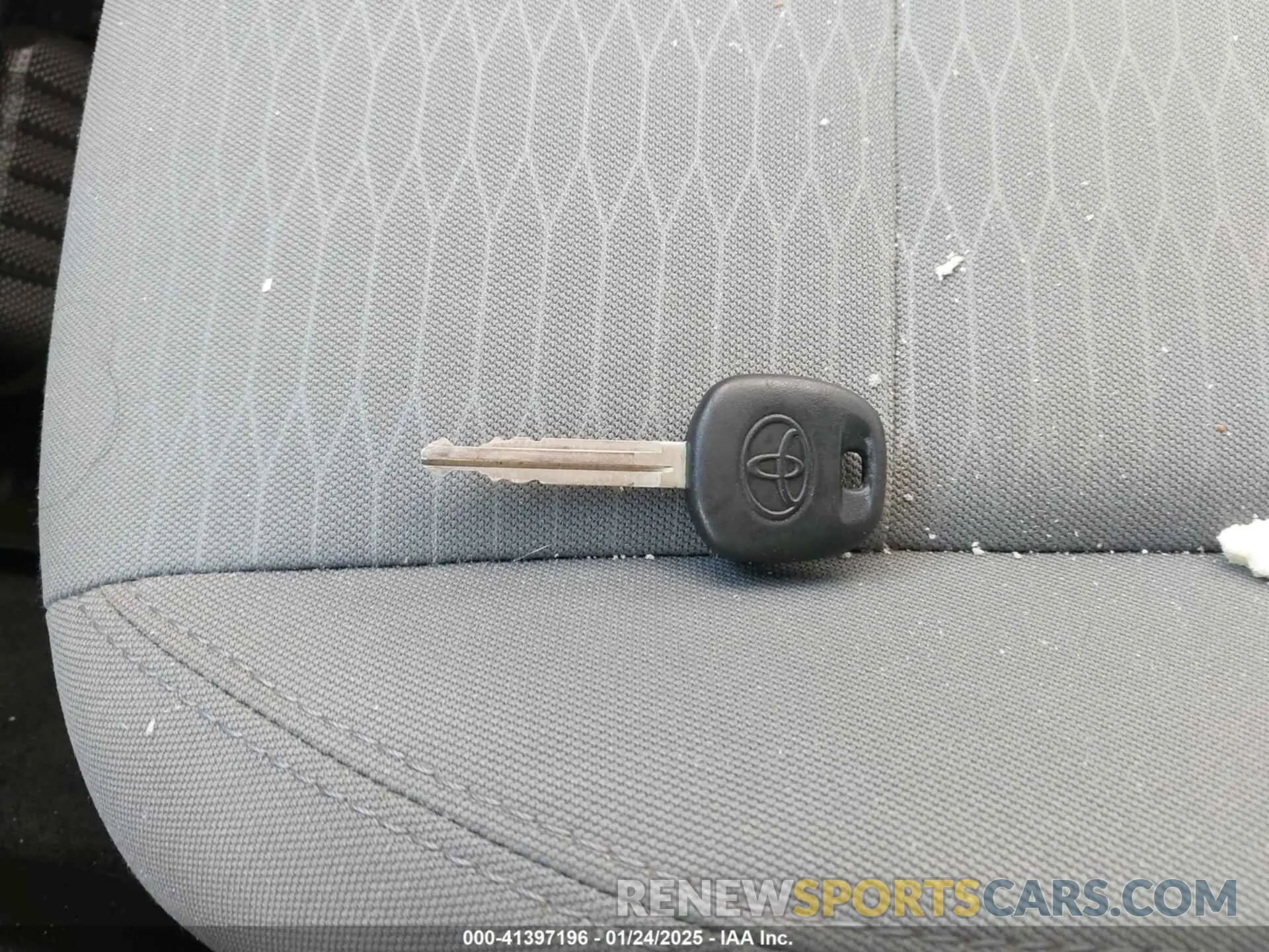 11 fotografías del automóvil dañado 5TFSZ5AN2KX165693 TOYOTA TACOMA 2019