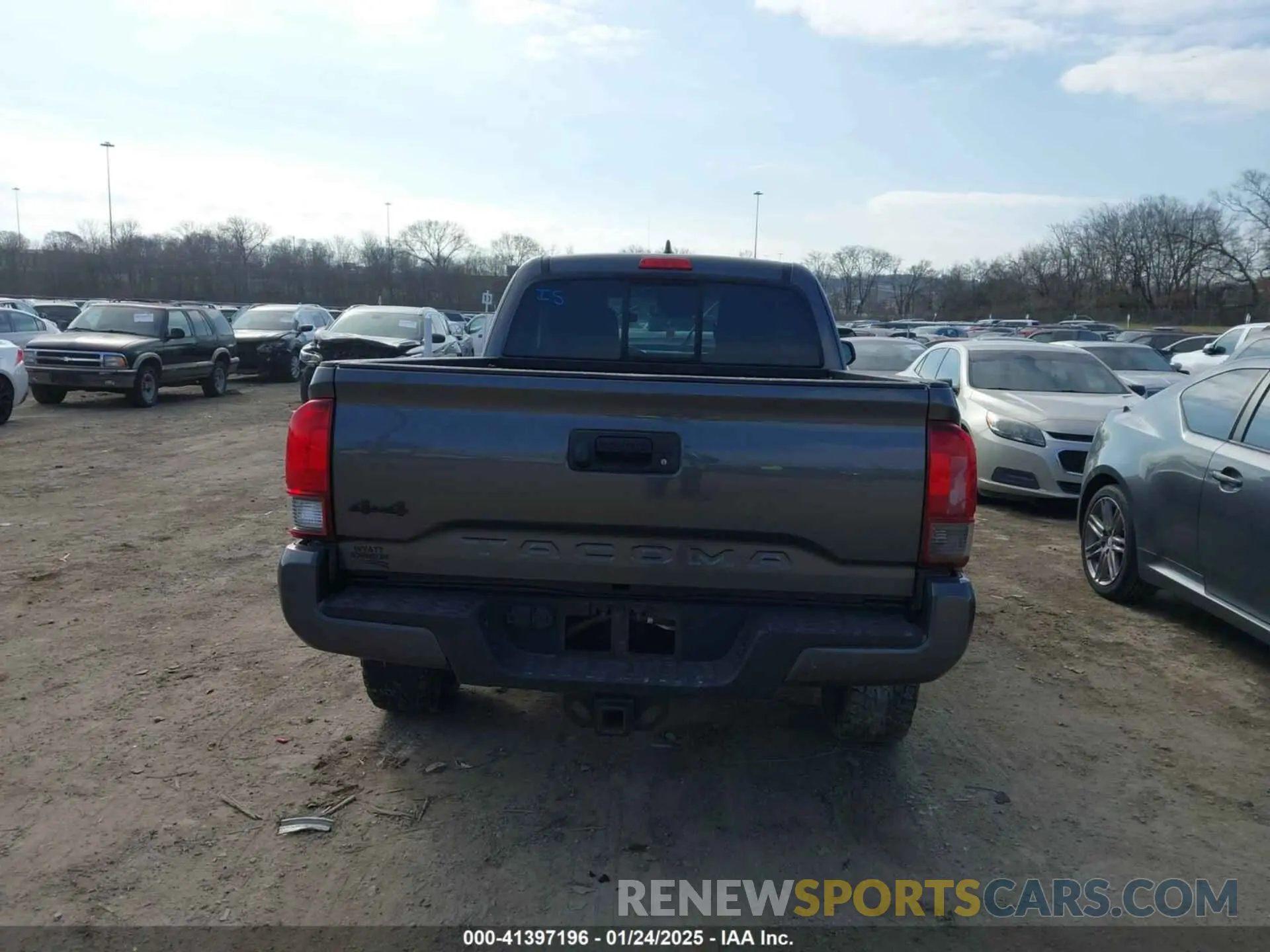 16 fotografías del automóvil dañado 5TFSZ5AN2KX165693 TOYOTA TACOMA 2019