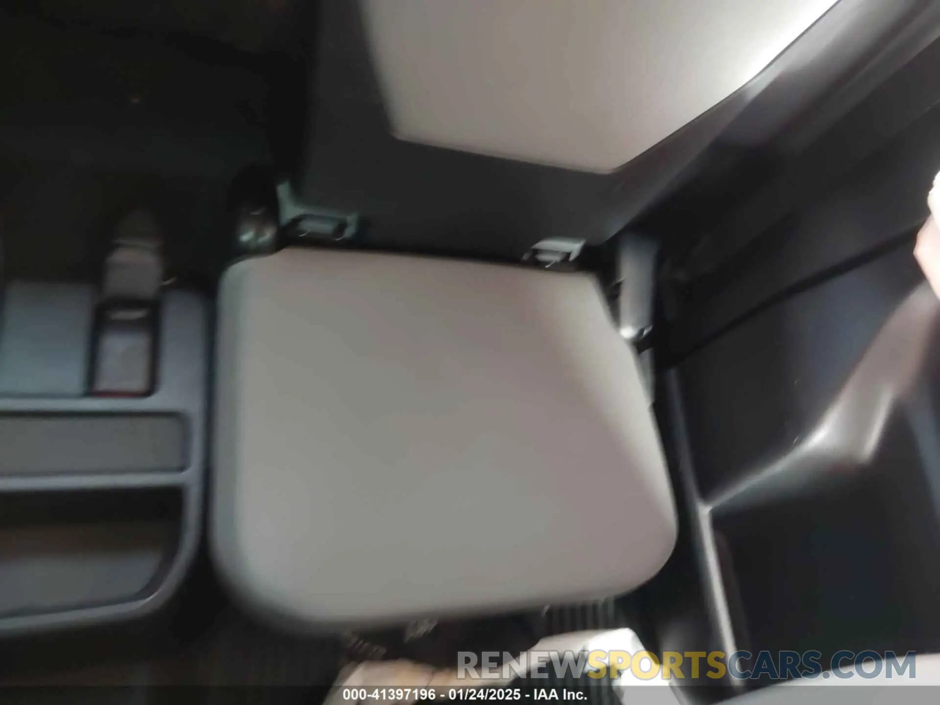 8 fotografías del automóvil dañado 5TFSZ5AN2KX165693 TOYOTA TACOMA 2019