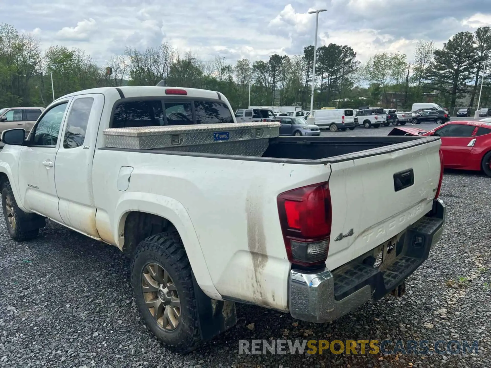 11 fotografías del automóvil dañado 5TFSZ5AN2KX194692 TOYOTA TACOMA 2019