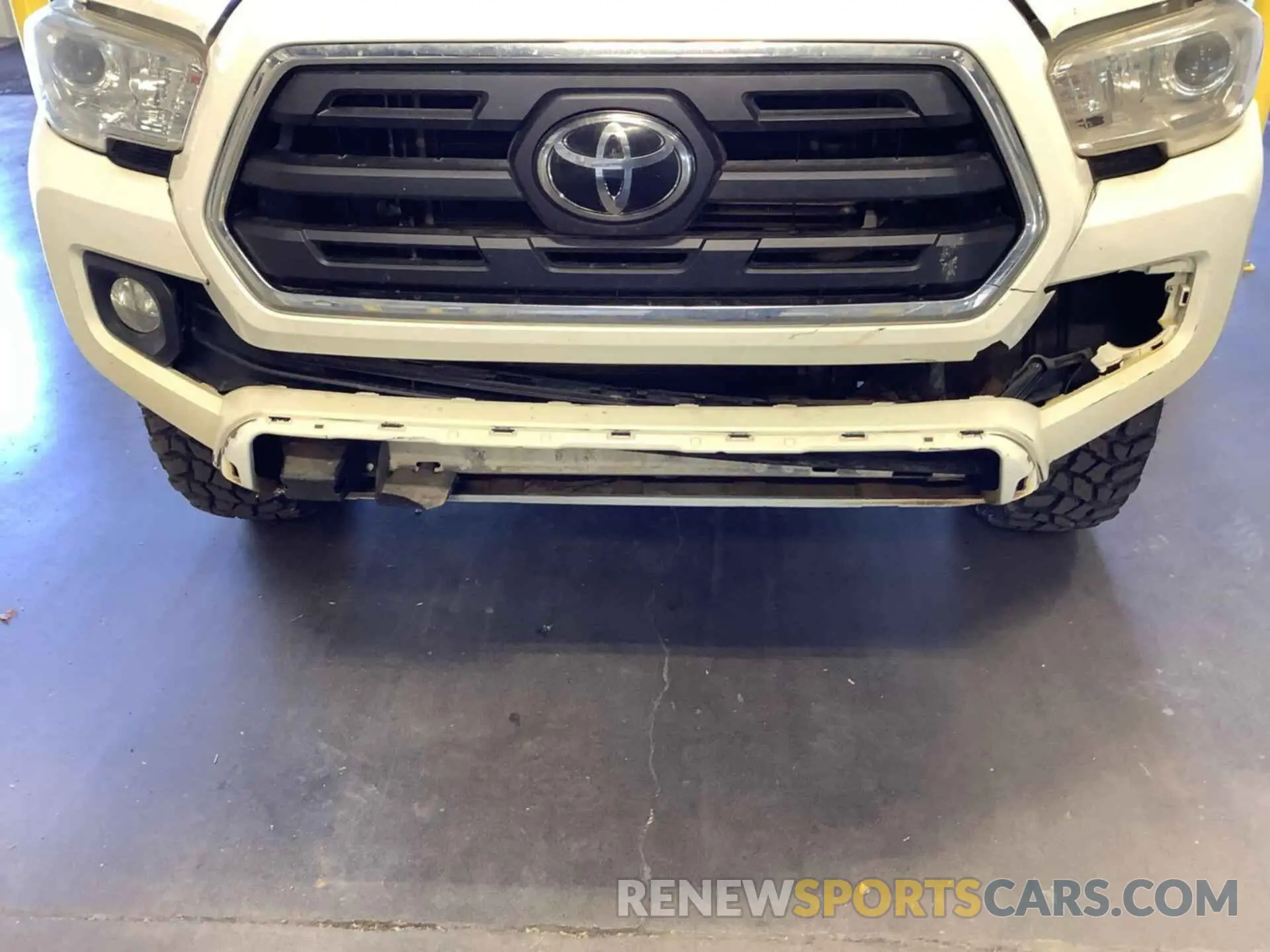 30 fotografías del automóvil dañado 5TFSZ5AN2KX194692 TOYOTA TACOMA 2019