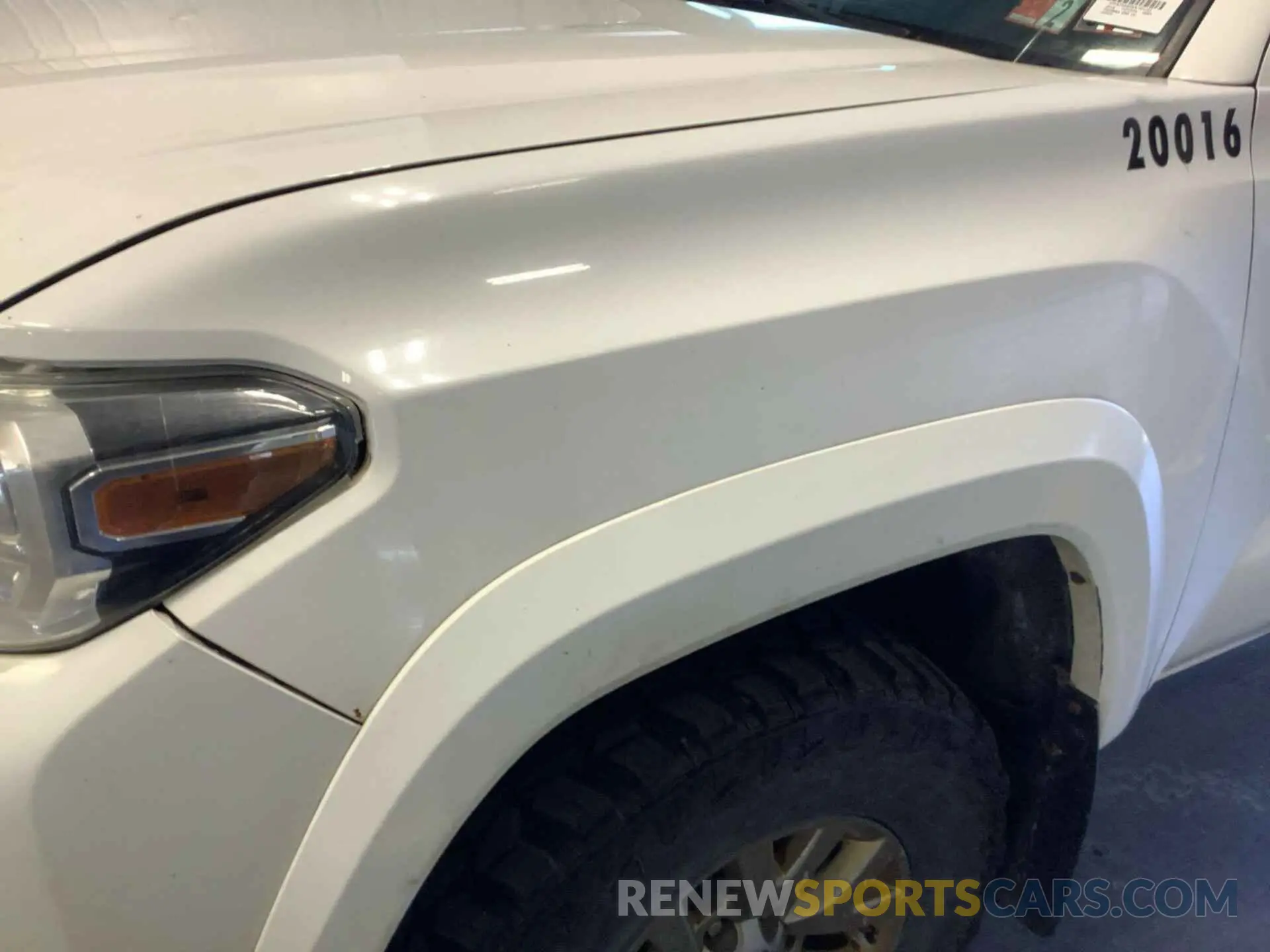 34 fotografías del automóvil dañado 5TFSZ5AN2KX194692 TOYOTA TACOMA 2019