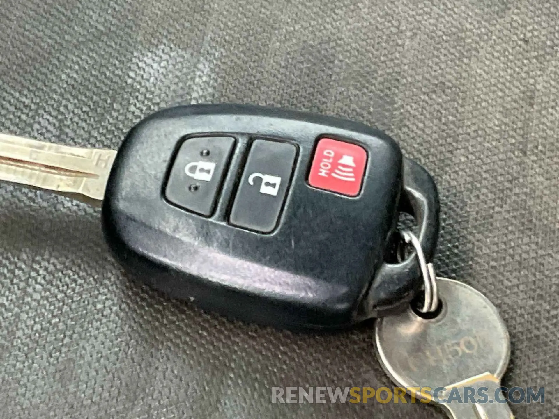 35 fotografías del automóvil dañado 5TFSZ5AN2KX194692 TOYOTA TACOMA 2019