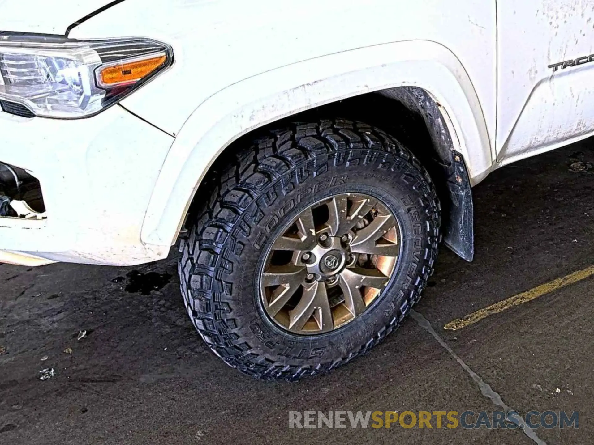 36 fotografías del automóvil dañado 5TFSZ5AN2KX194692 TOYOTA TACOMA 2019