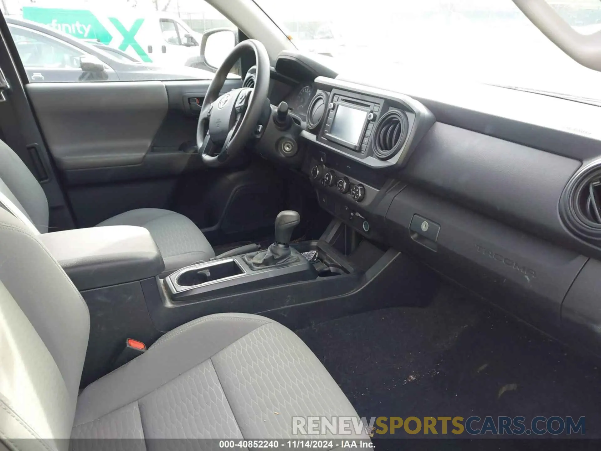 5 fotografías del automóvil dañado 5TFSZ5AN3KX184656 TOYOTA TACOMA 2019