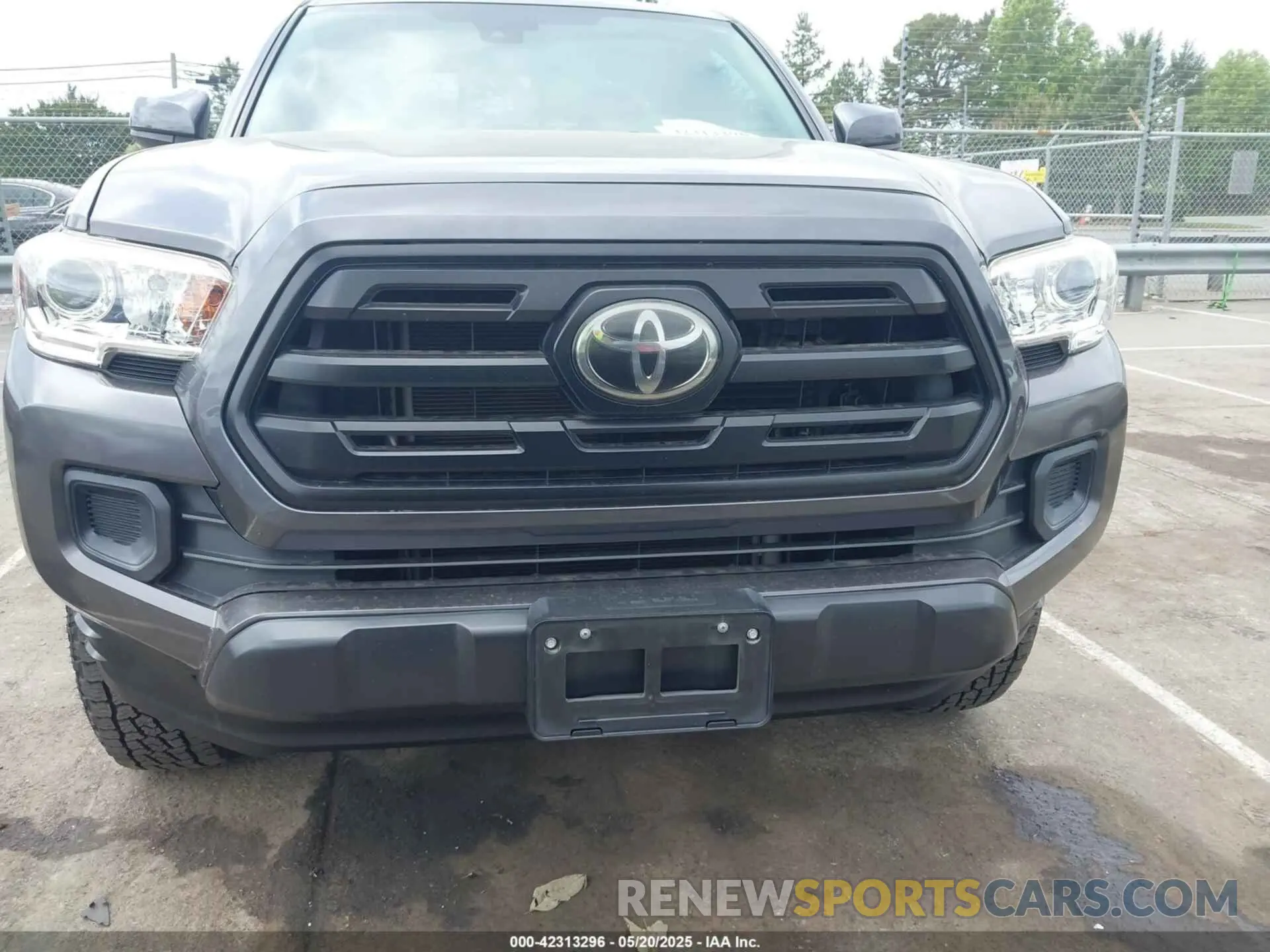12 fotografías del automóvil dañado 5TFSZ5AN3KX190800 TOYOTA TACOMA 2019