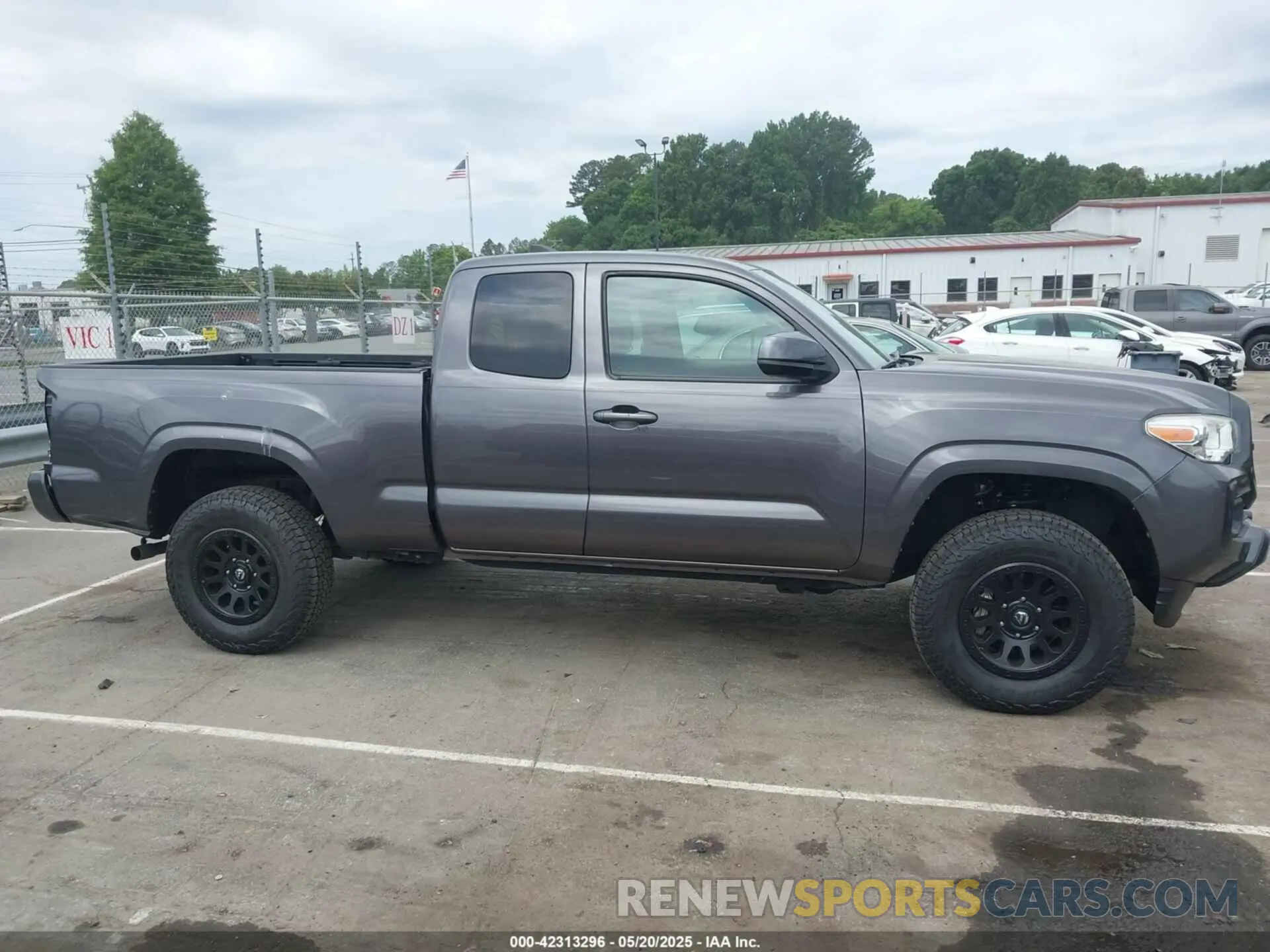 13 fotografías del automóvil dañado 5TFSZ5AN3KX190800 TOYOTA TACOMA 2019