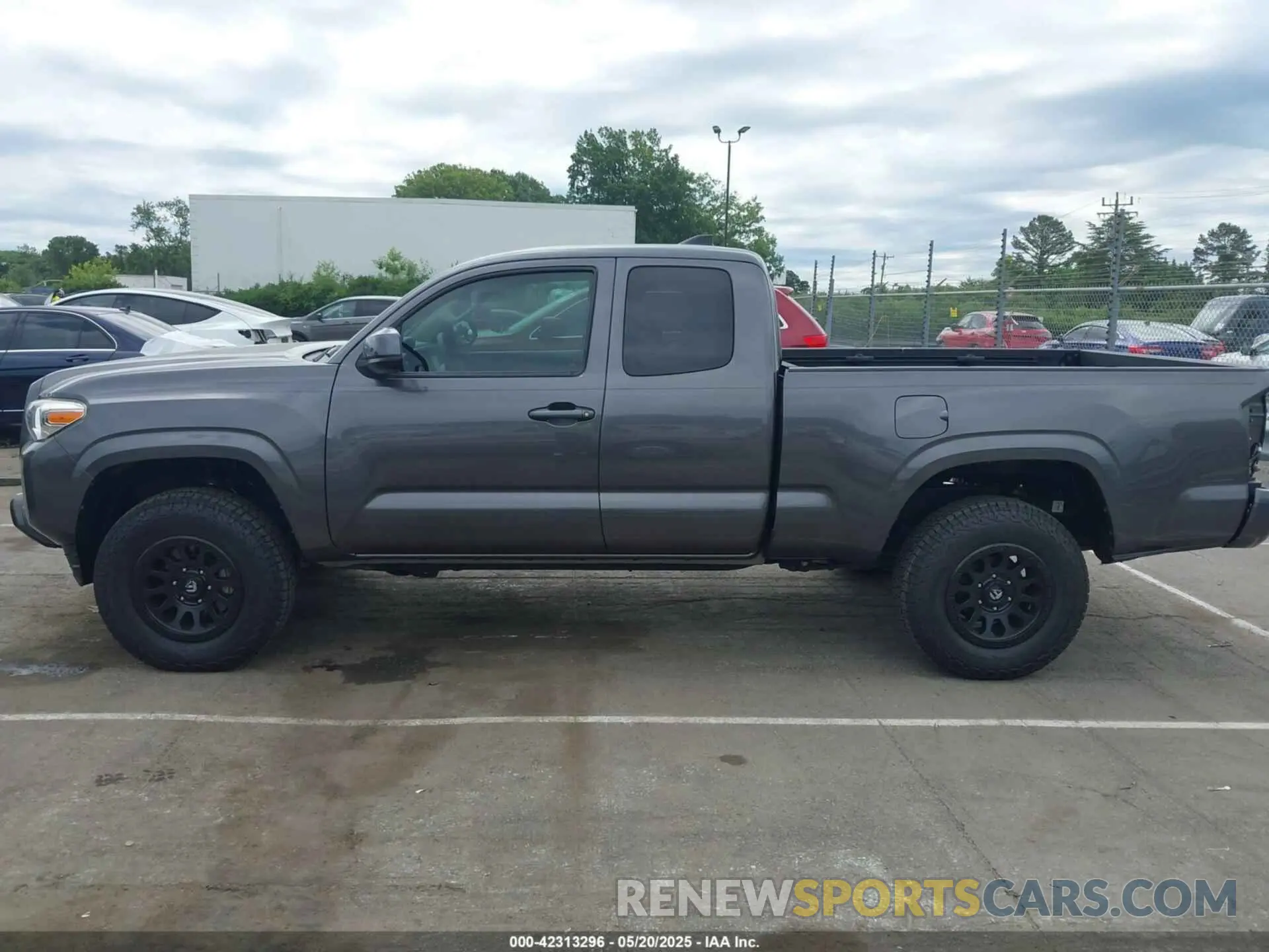 14 fotografías del automóvil dañado 5TFSZ5AN3KX190800 TOYOTA TACOMA 2019