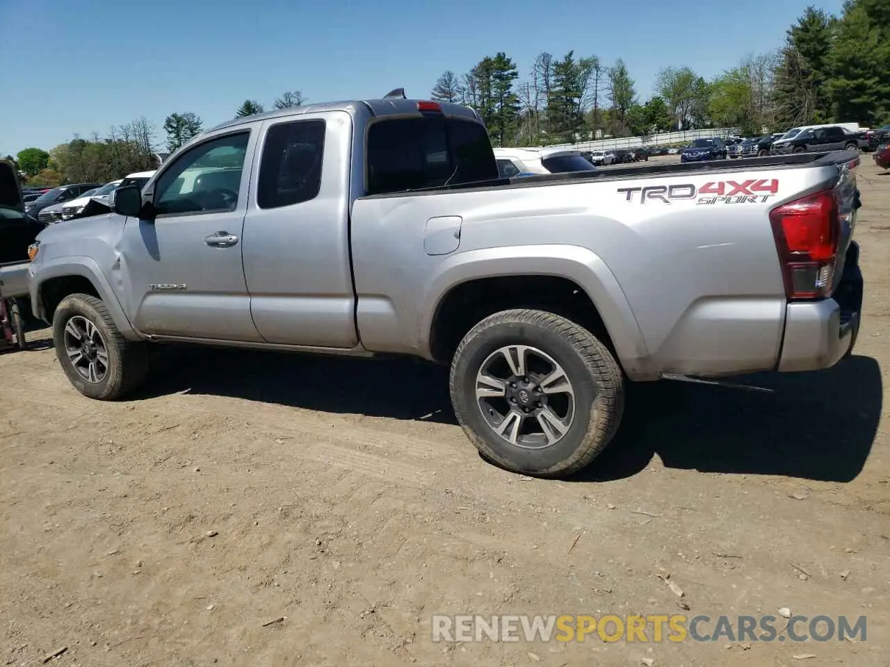 2 fotografías del automóvil dañado 5TFSZ5AN3KX205733 TOYOTA TACOMA 2019