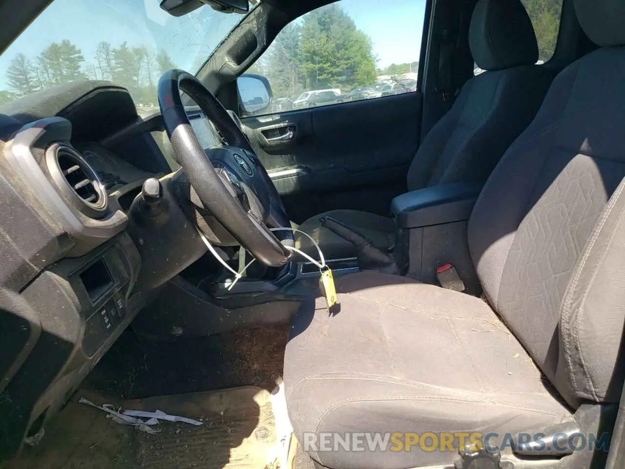7 fotografías del automóvil dañado 5TFSZ5AN3KX205733 TOYOTA TACOMA 2019