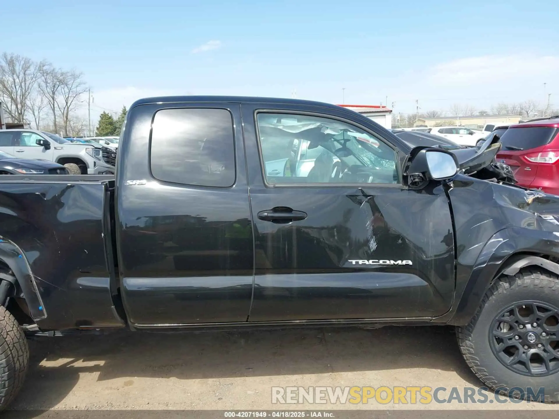 13 fotografías del automóvil dañado 5TFSZ5AN4KX185590 TOYOTA TACOMA 2019