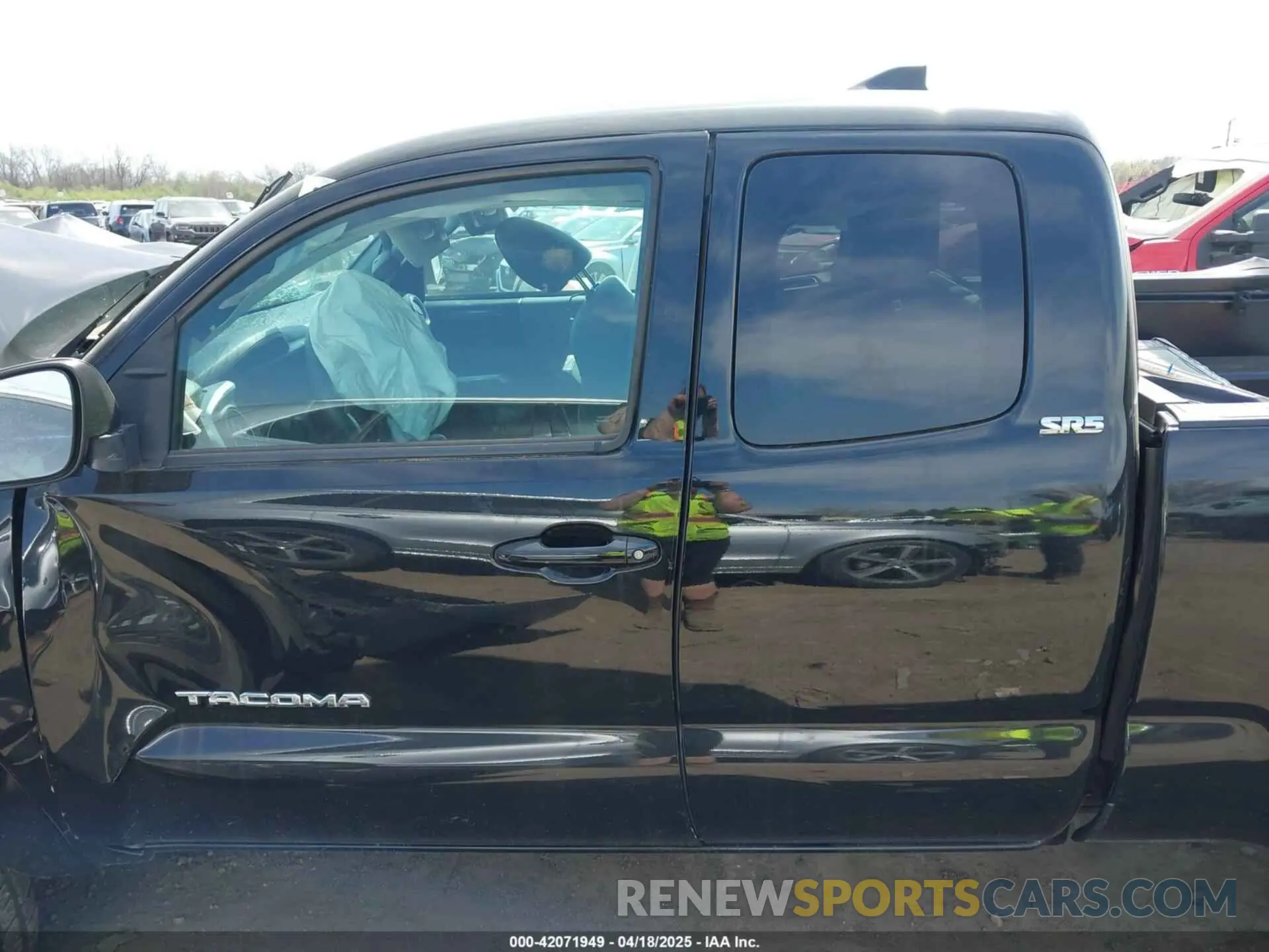 14 fotografías del automóvil dañado 5TFSZ5AN4KX185590 TOYOTA TACOMA 2019