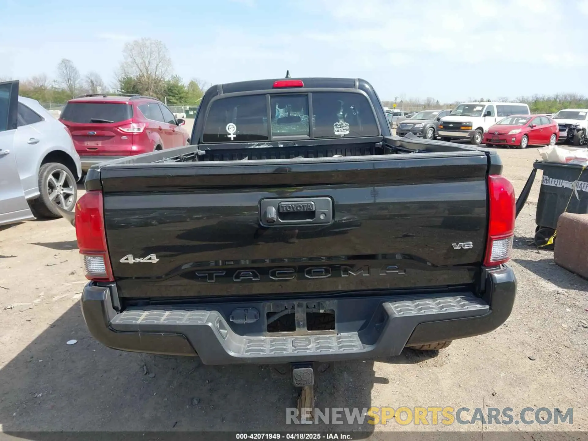 16 fotografías del automóvil dañado 5TFSZ5AN4KX185590 TOYOTA TACOMA 2019