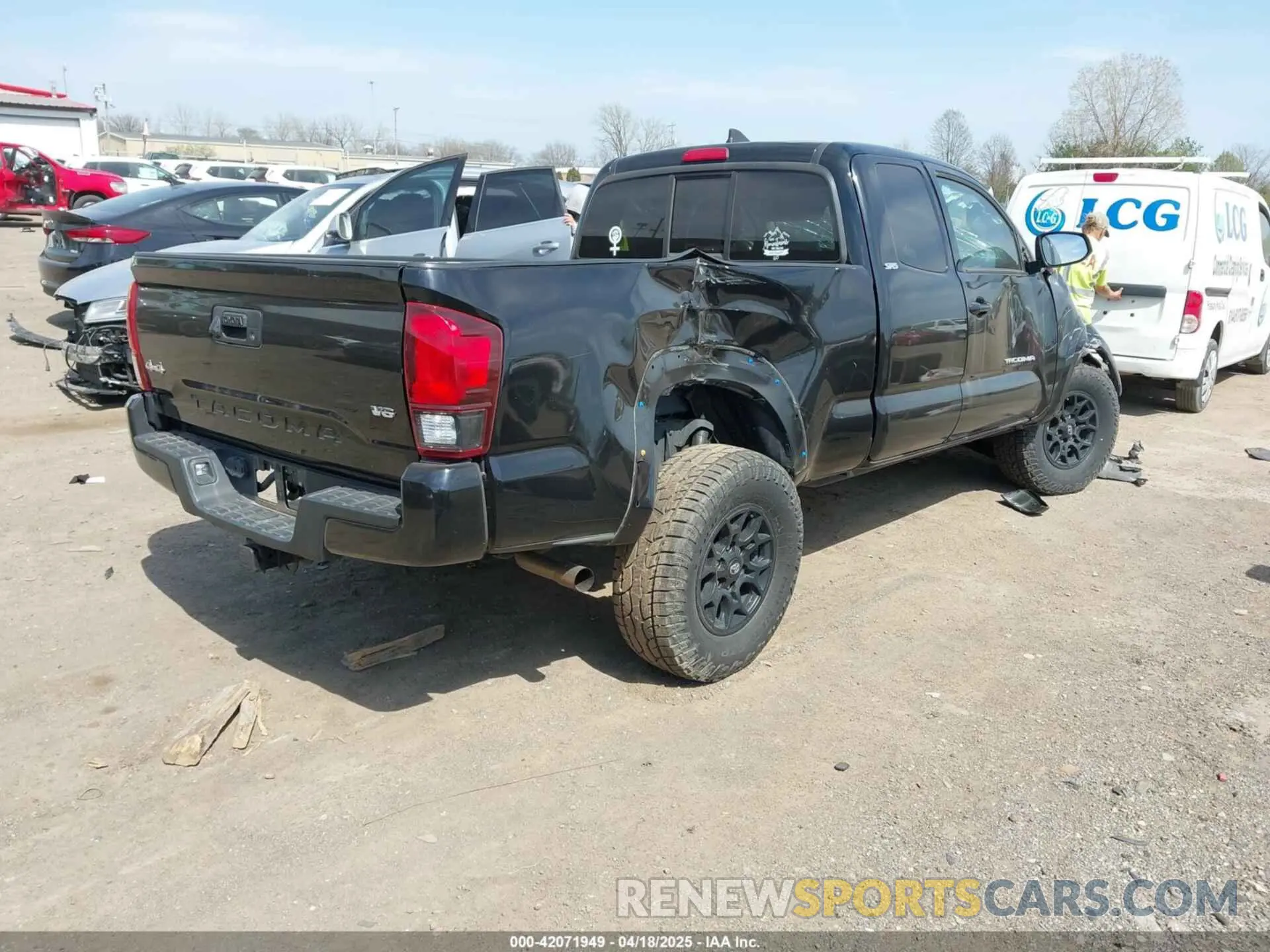 4 fotografías del automóvil dañado 5TFSZ5AN4KX185590 TOYOTA TACOMA 2019