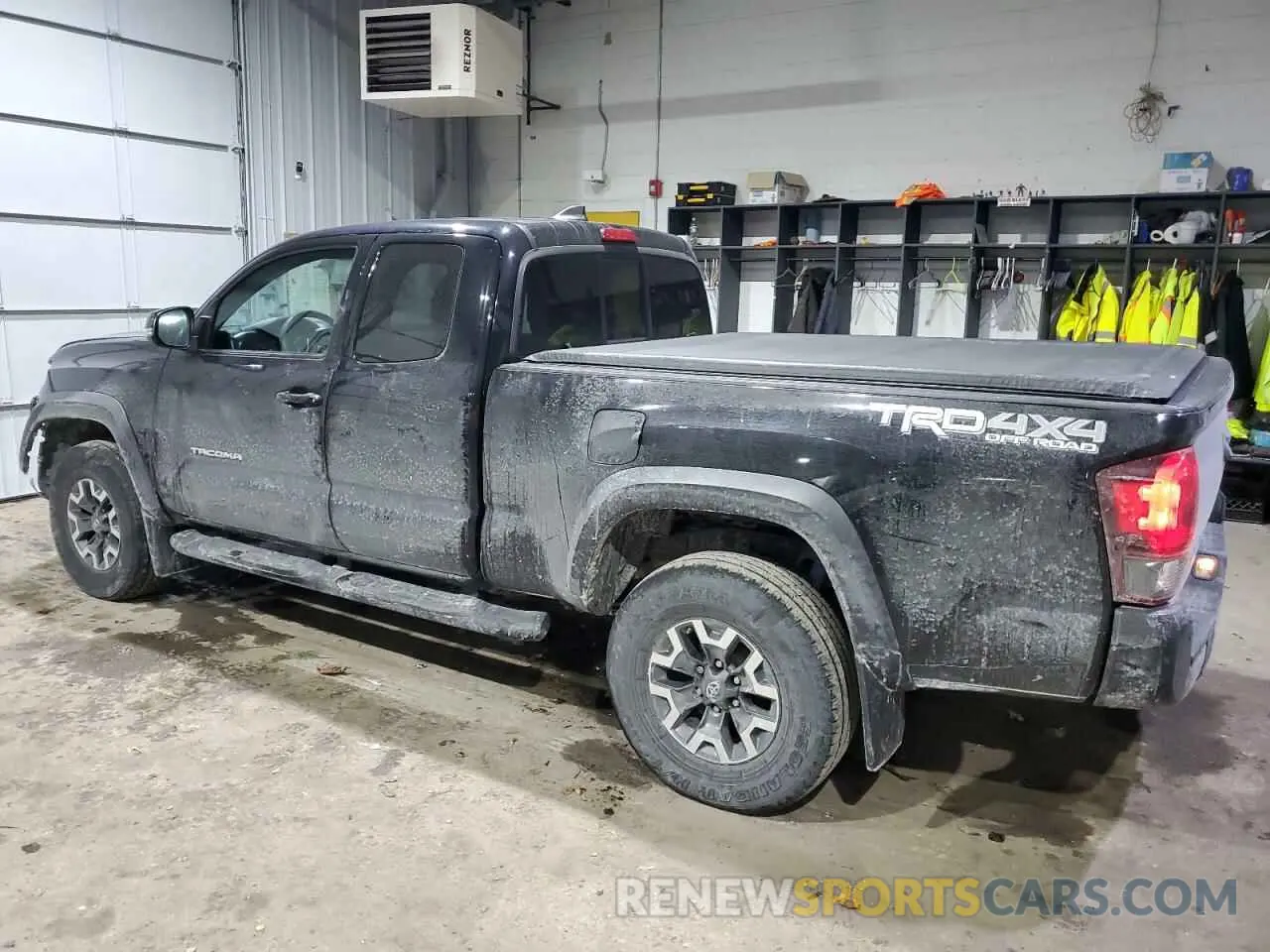 2 fotografías del automóvil dañado 5TFSZ5AN5KX184464 TOYOTA TACOMA 2019
