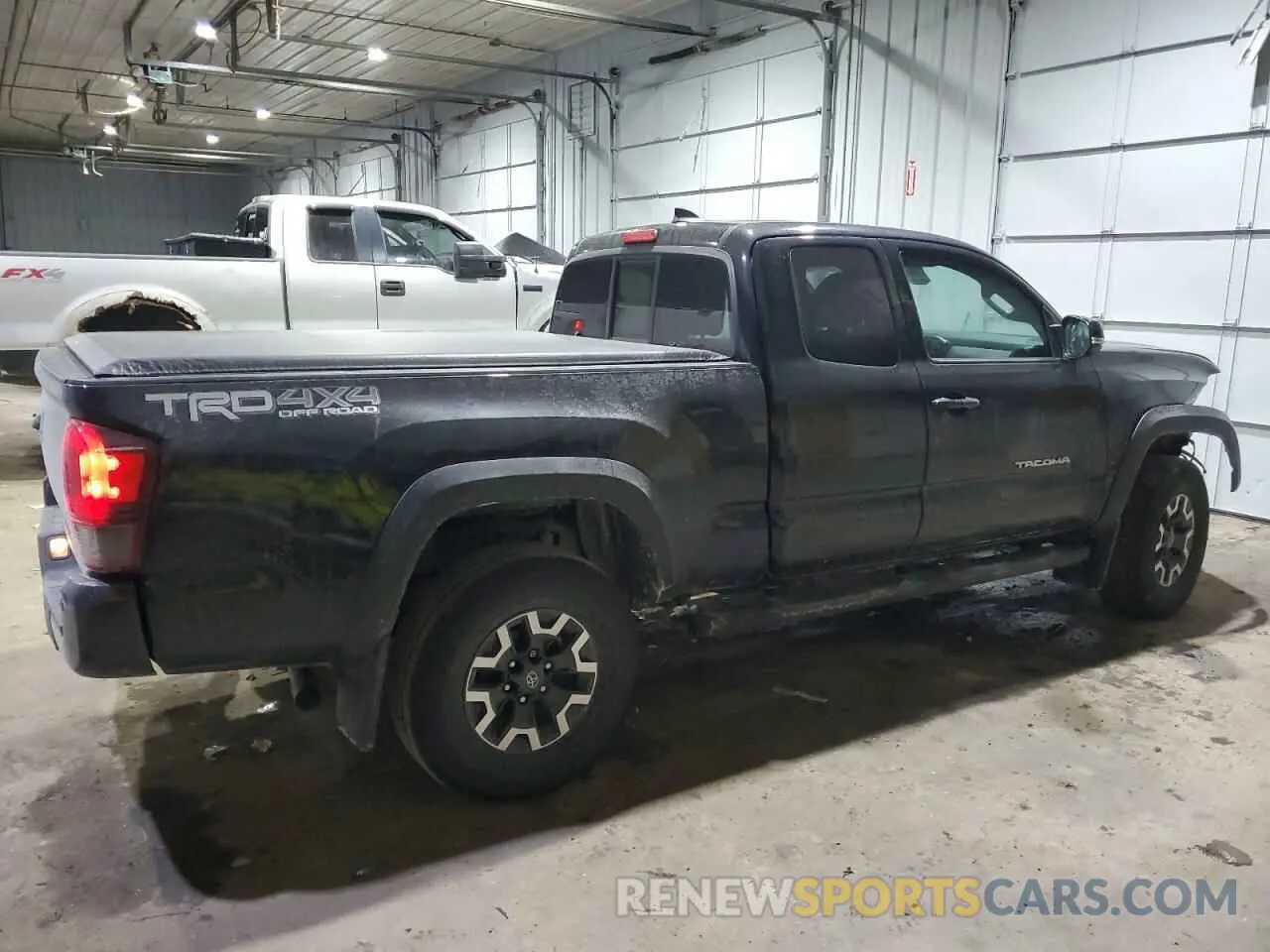 3 fotografías del automóvil dañado 5TFSZ5AN5KX184464 TOYOTA TACOMA 2019