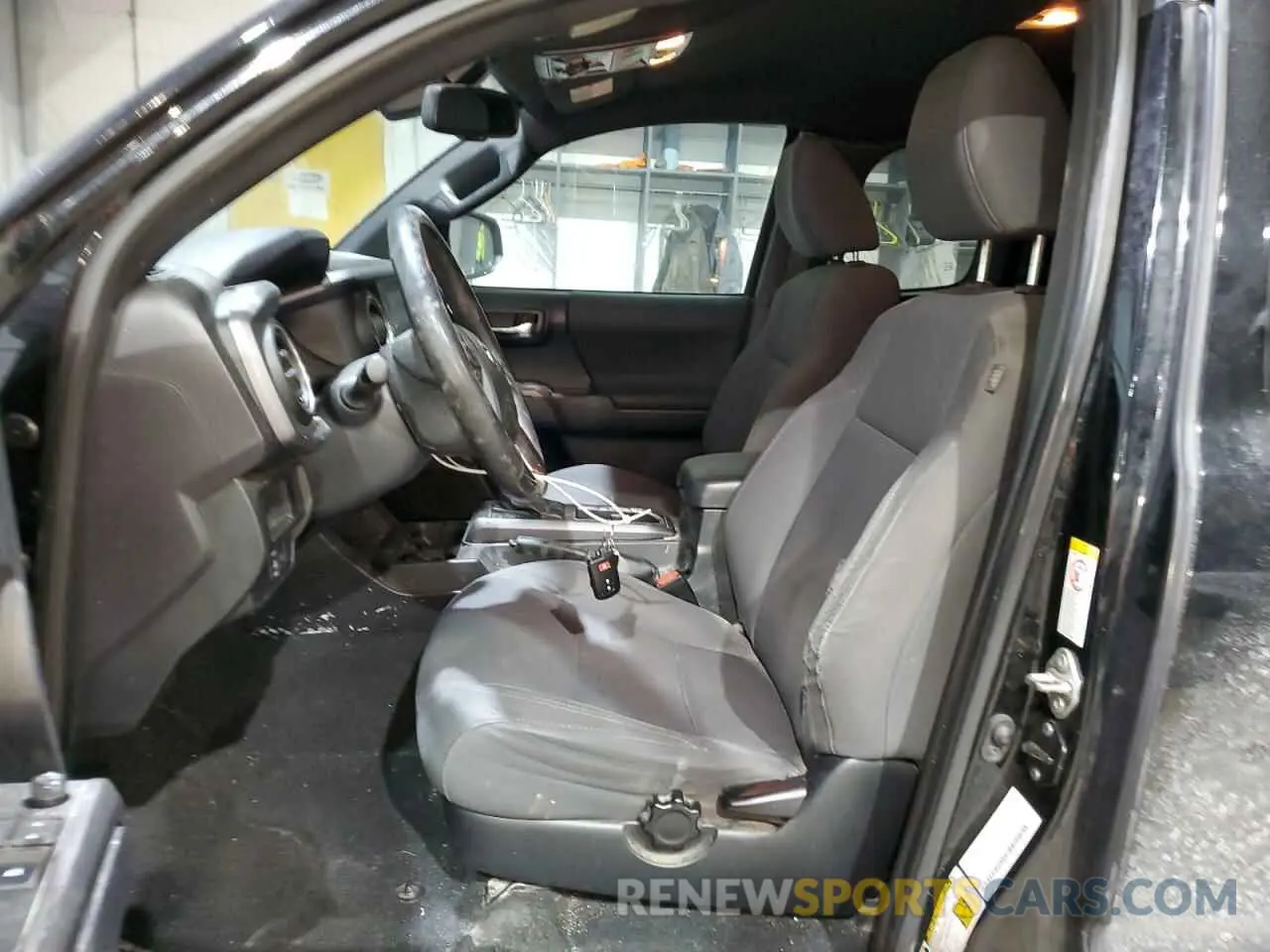 7 fotografías del automóvil dañado 5TFSZ5AN5KX184464 TOYOTA TACOMA 2019
