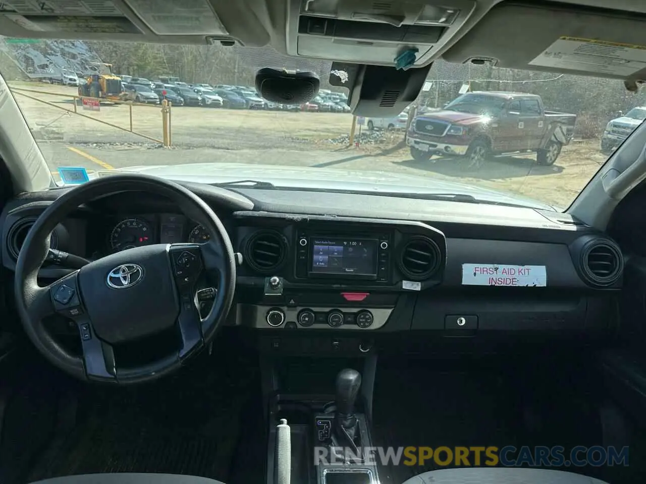 8 fotografías del automóvil dañado 5TFSZ5AN5KX197506 TOYOTA TACOMA 2019