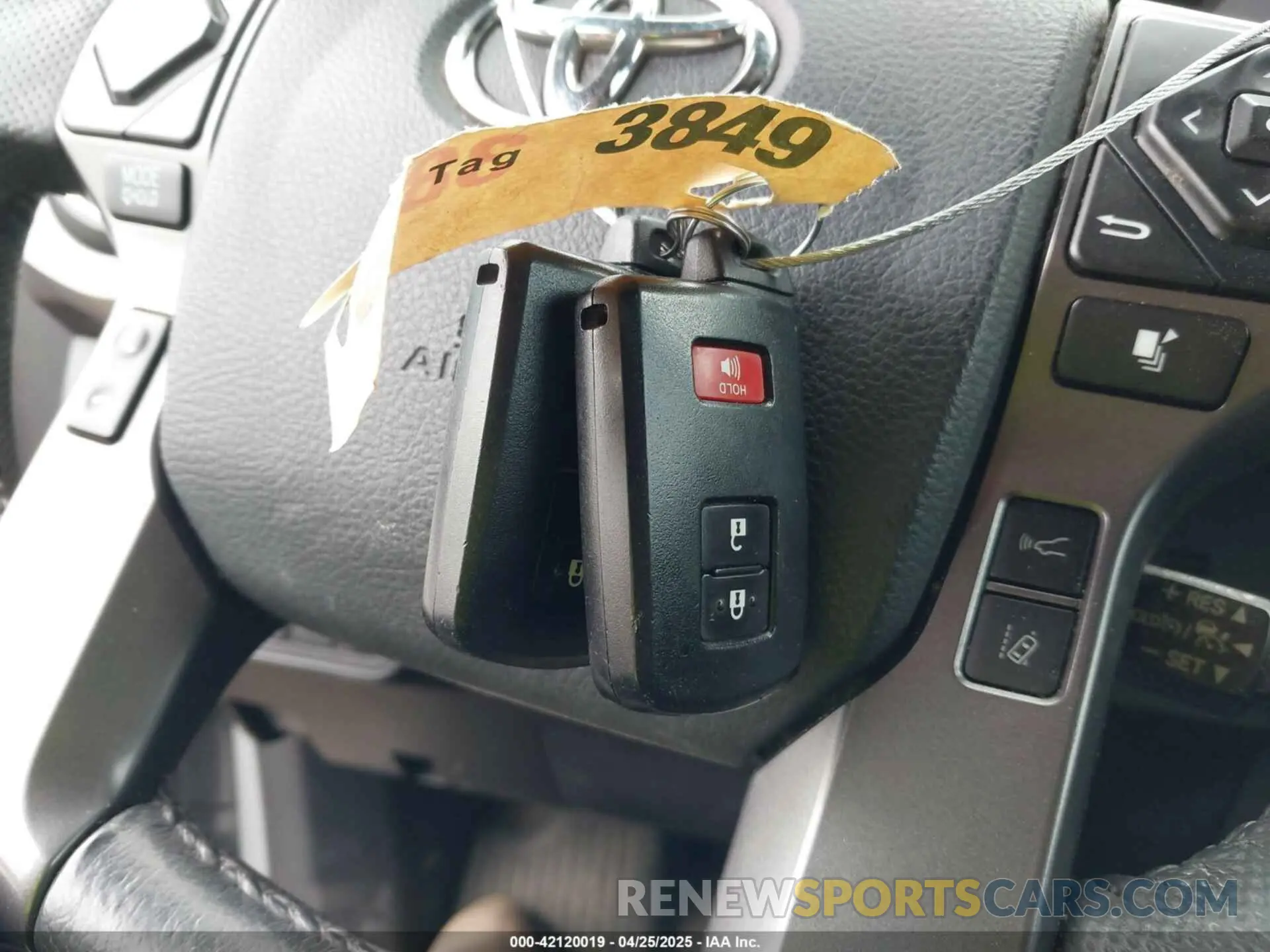 11 fotografías del automóvil dañado 5TFSZ5AN7KX189780 TOYOTA TACOMA 2019