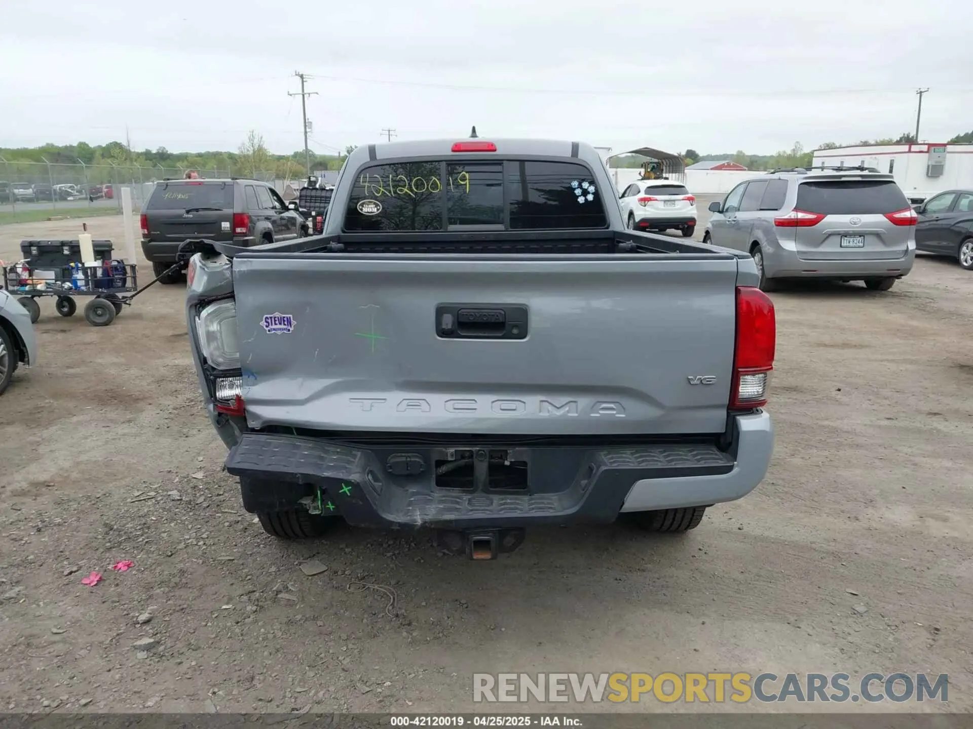 17 fotografías del automóvil dañado 5TFSZ5AN7KX189780 TOYOTA TACOMA 2019