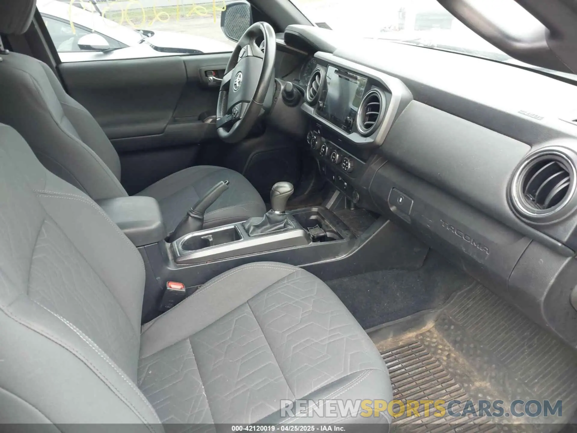 5 fotografías del automóvil dañado 5TFSZ5AN7KX189780 TOYOTA TACOMA 2019