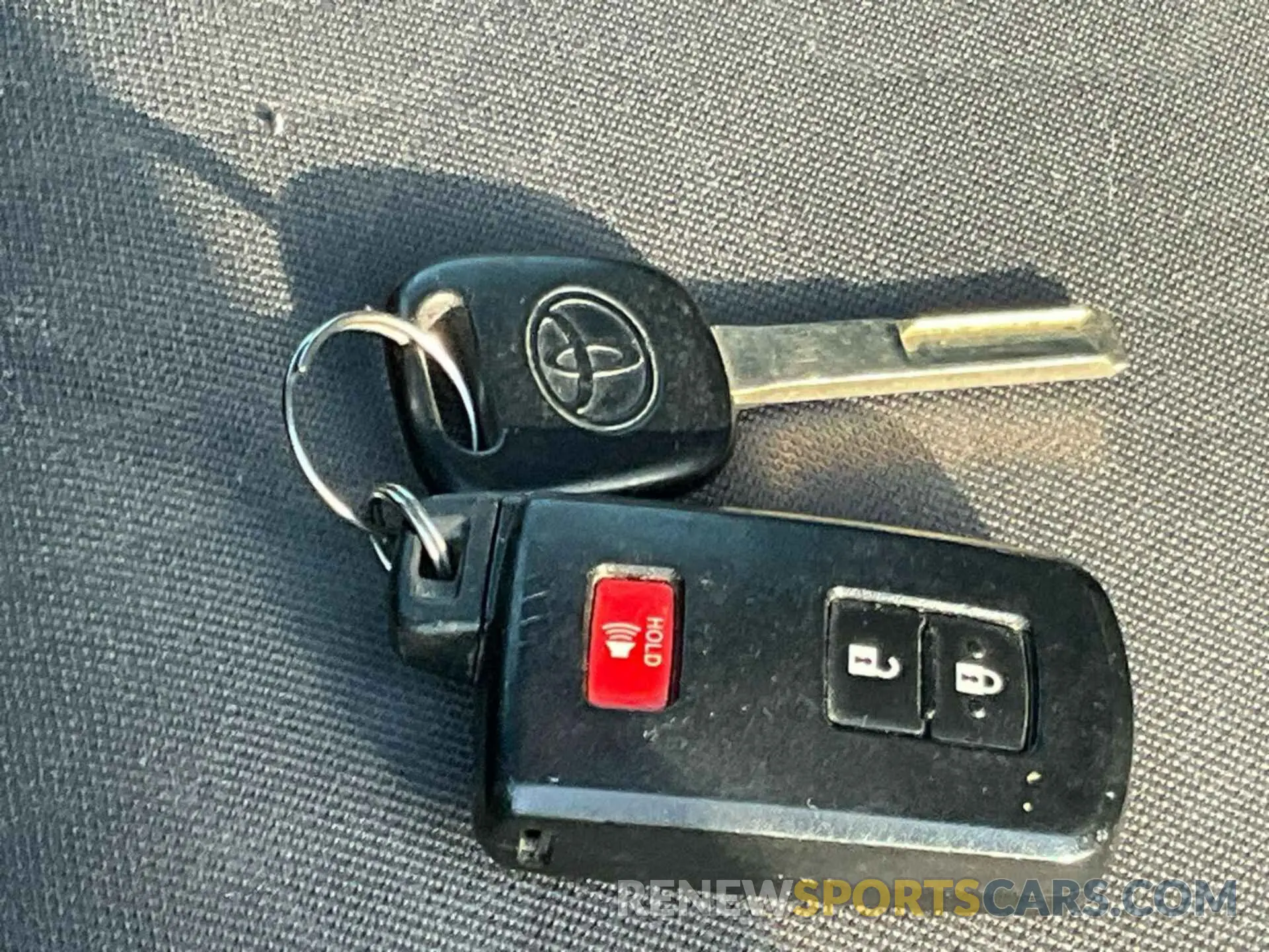 16 fotografías del automóvil dañado 5TFSZ5AN7KX210918 TOYOTA TACOMA 2019