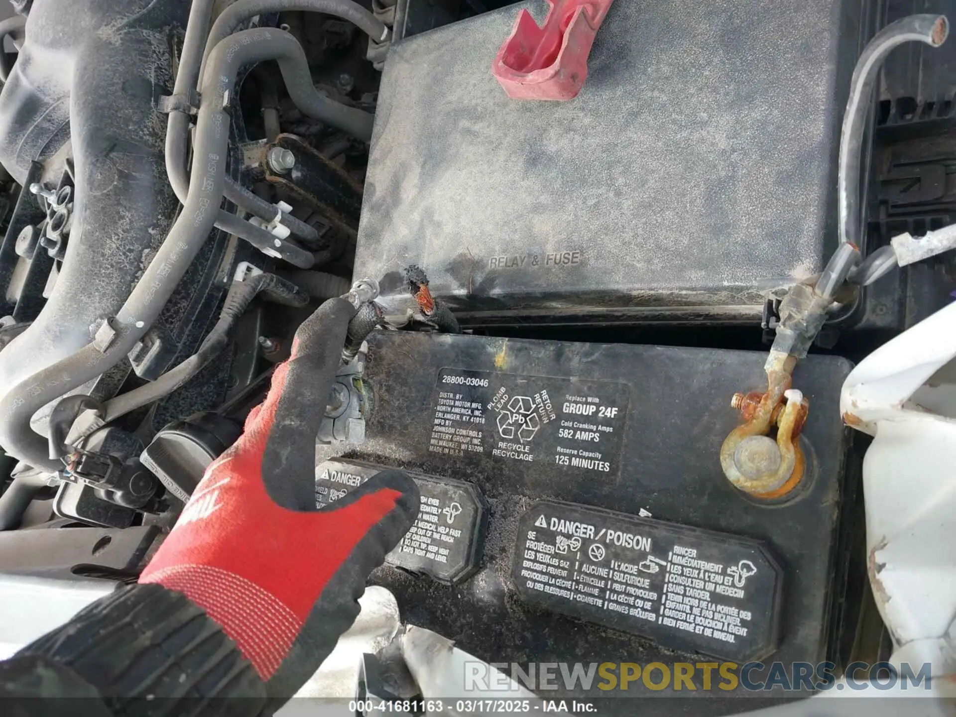 17 fotografías del automóvil dañado 5TFSZ5AN9KX198805 TOYOTA TACOMA 2019