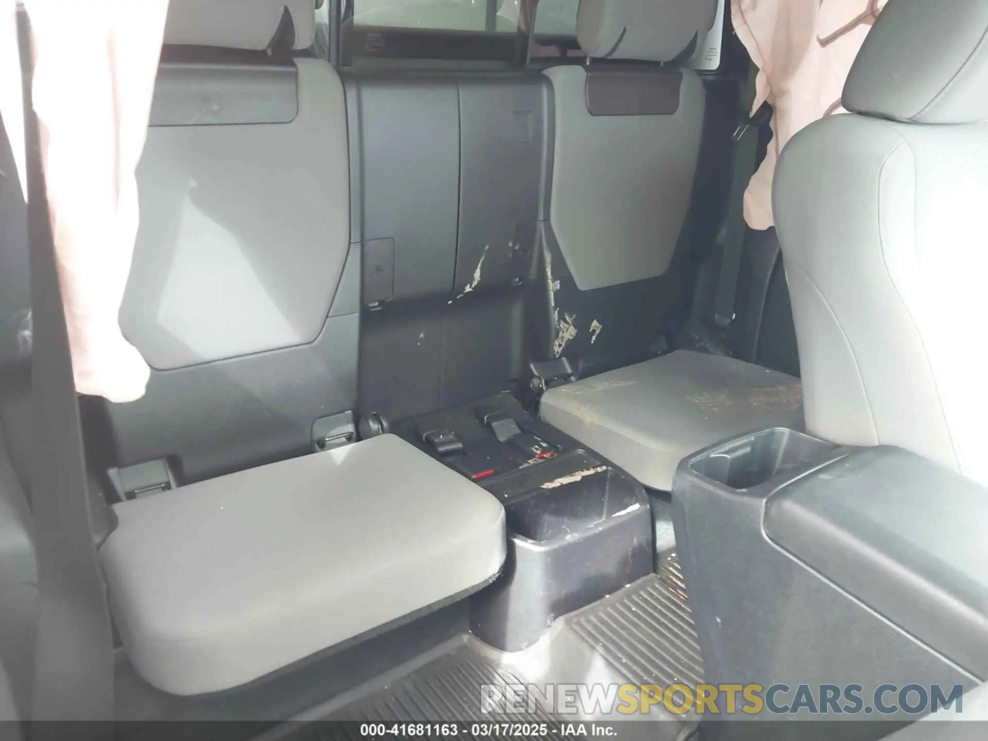 8 fotografías del automóvil dañado 5TFSZ5AN9KX198805 TOYOTA TACOMA 2019