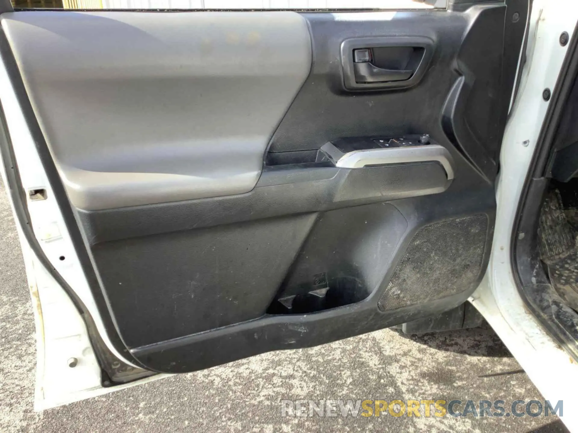 1 fotografías del automóvil dañado 5TFSZ5AN9KX200181 TOYOTA TACOMA 2019