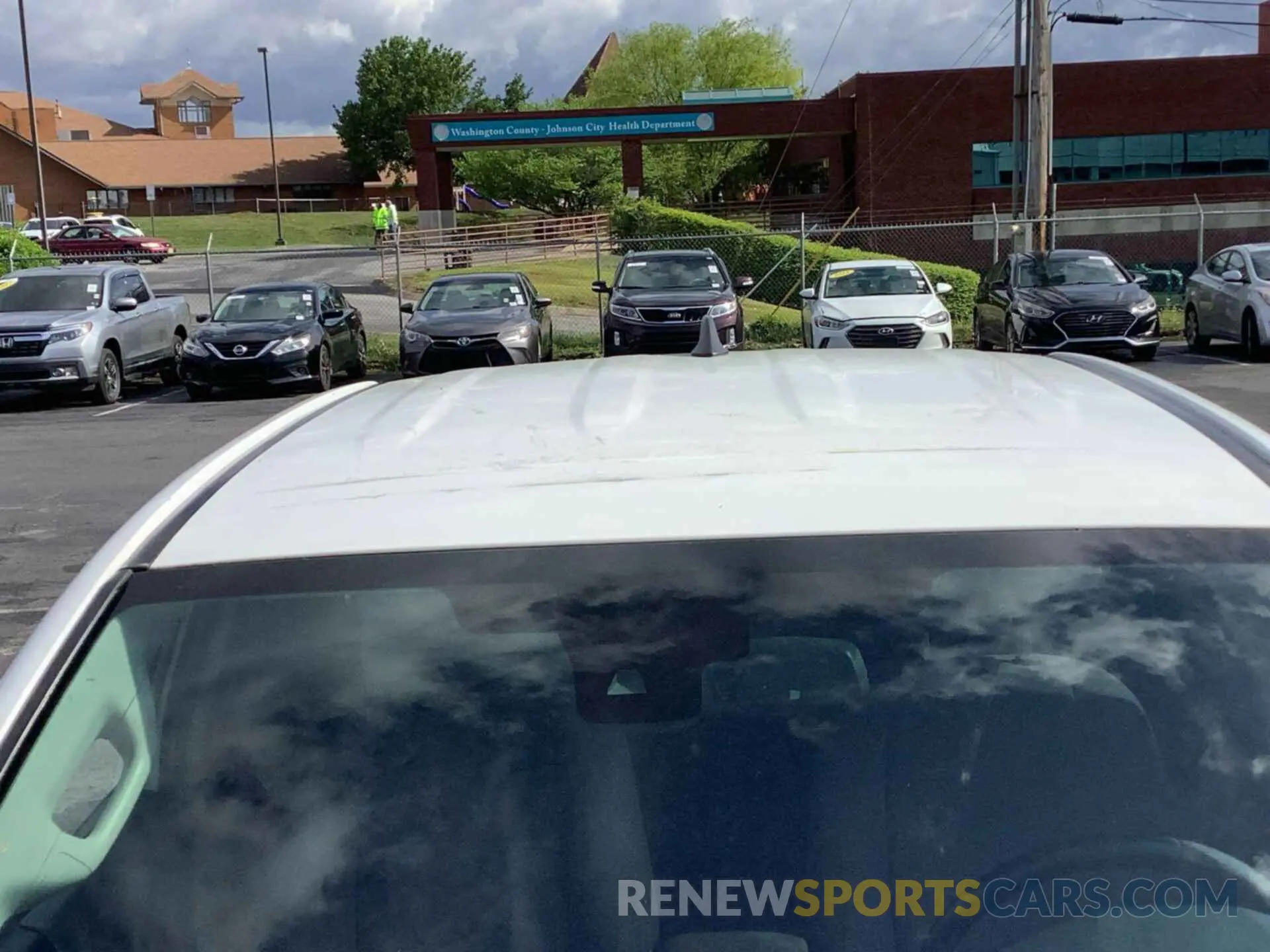2 fotografías del automóvil dañado 5TFSZ5AN9KX200181 TOYOTA TACOMA 2019
