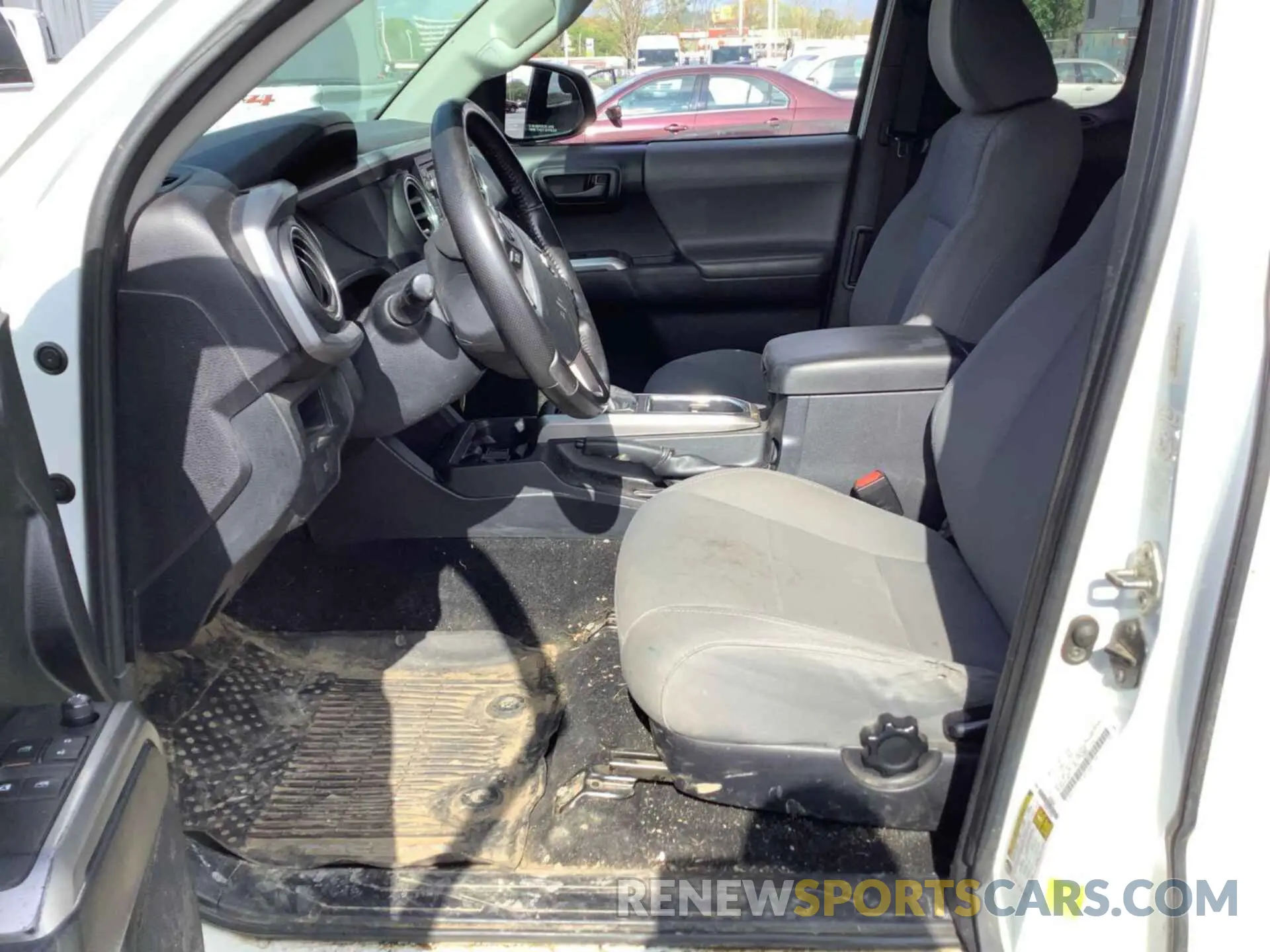 24 fotografías del automóvil dañado 5TFSZ5AN9KX200181 TOYOTA TACOMA 2019